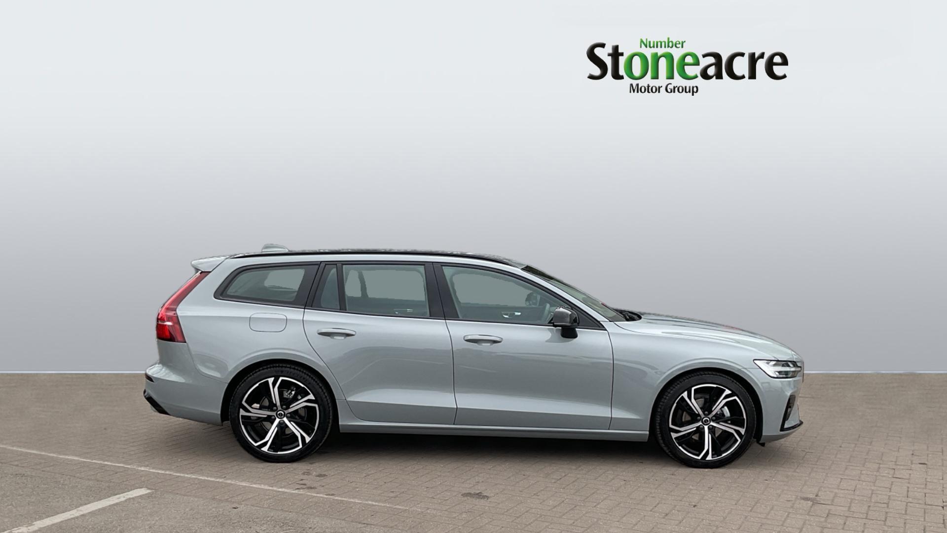 Volvo V60 2.0 B4 MHEV Plus DCT Auto Euro 6 (s/s) 5dr NU25BUW Image 3