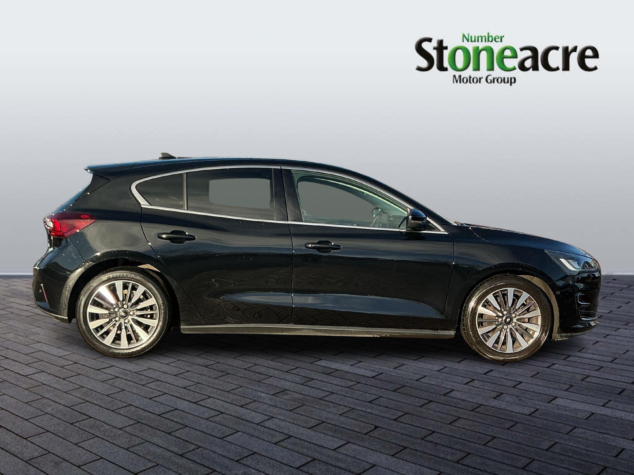 Ford Focus 1.0T EcoBoost Titanium Vignale Euro 6 (s/s) 5dr YY72JHJ Image 2