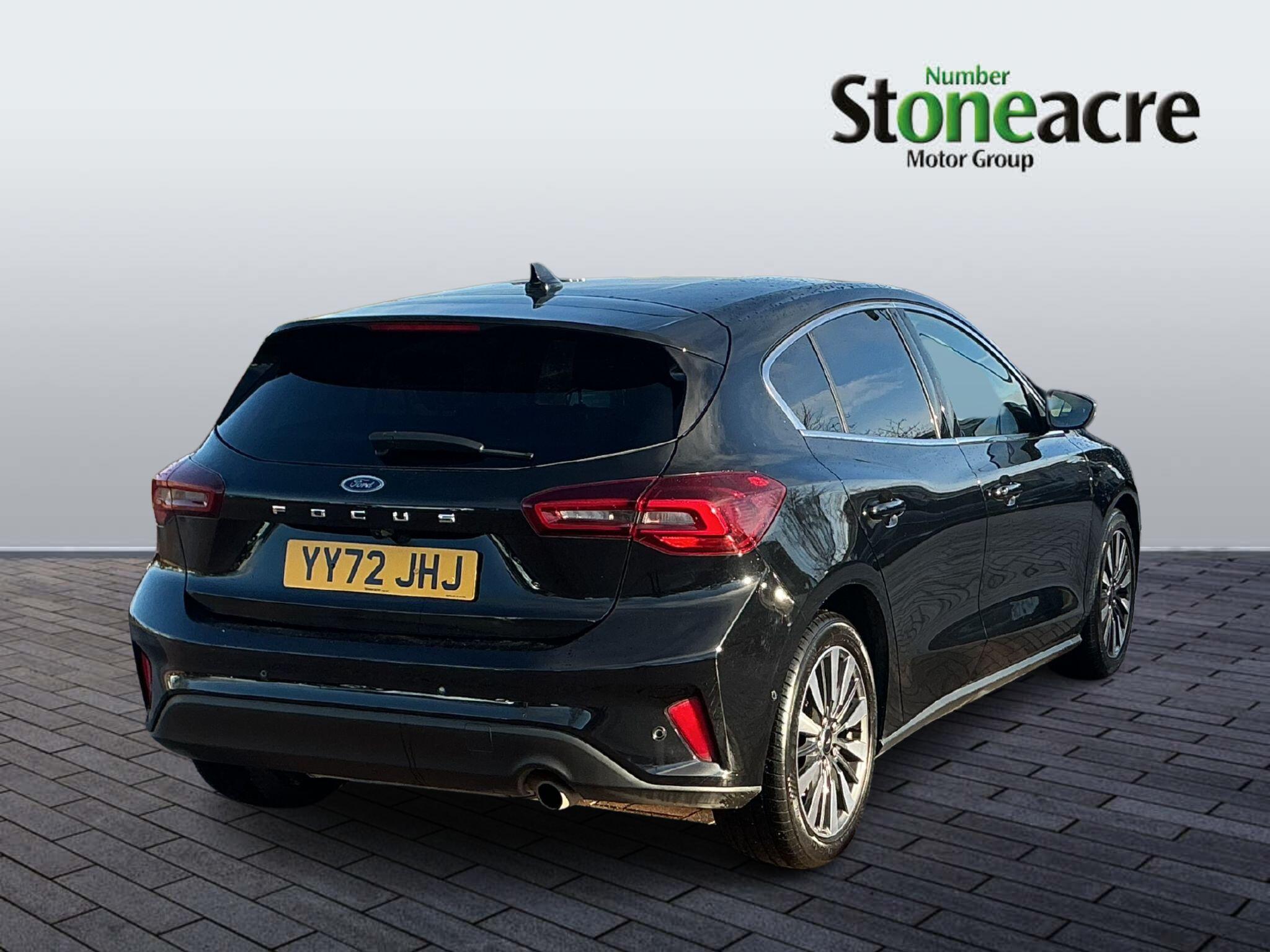 Ford Focus 1.0T EcoBoost Titanium Vignale Euro 6 (s/s) 5dr YY72JHJ Image 3