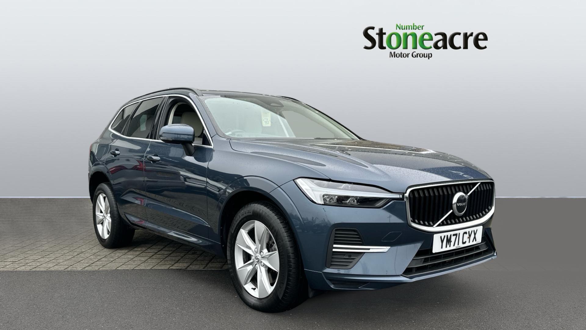 Volvo XC60 Momentum, B4 AWD mild hybrid YM71CYX Image 1