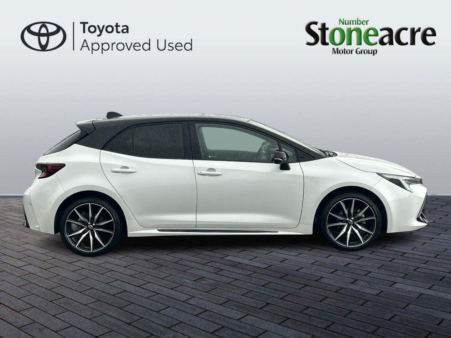 Toyota Corolla Hatchback Image 2