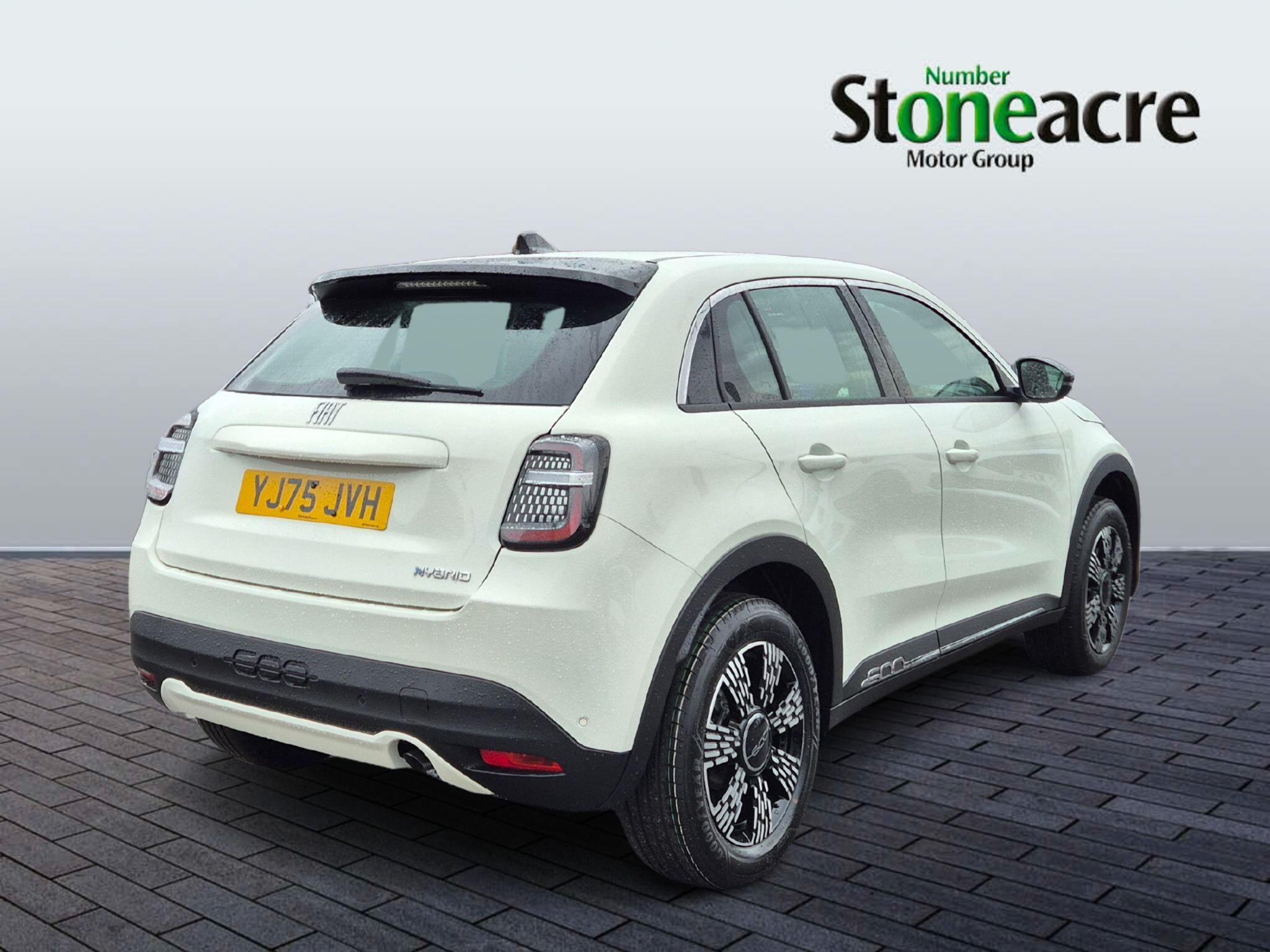Fiat 600 1.2 MHEV e-DCT Euro 6 (s/s) 5dr YJ75JVH Image 3