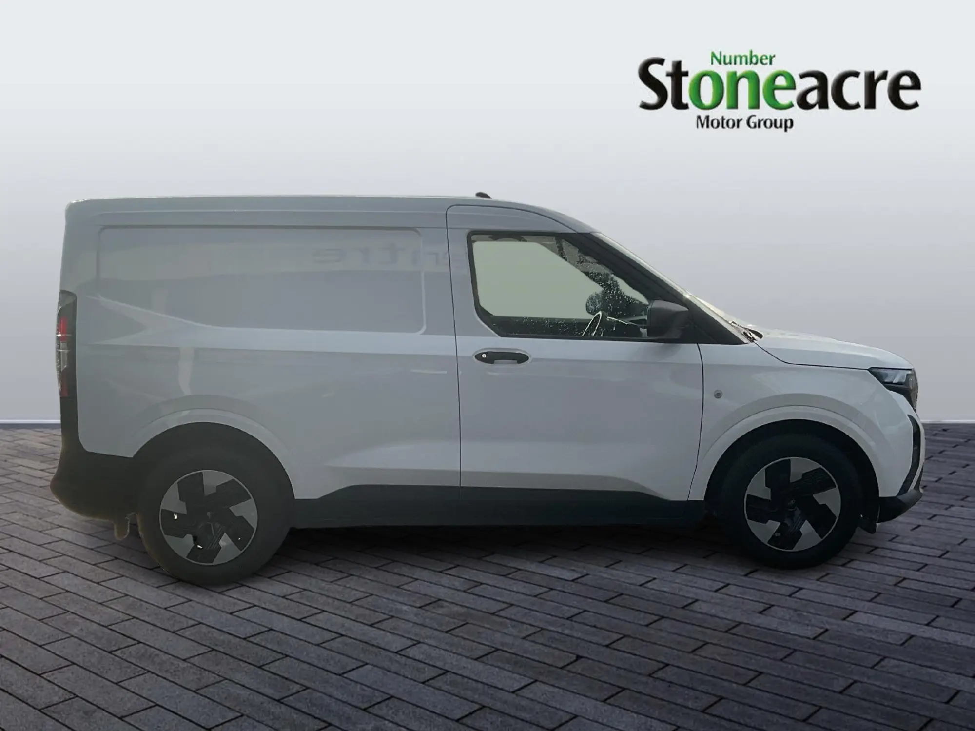 Ford E-Transit Courier Image 2