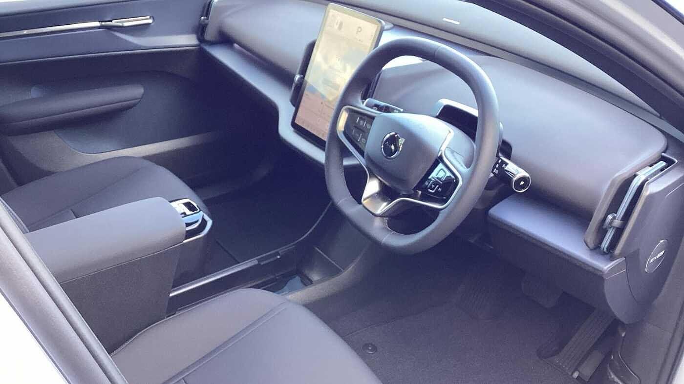 Volvo EX30 Single Motor Extended Range 69kWh Ultra Auto 5dr NG75CYE Image 3