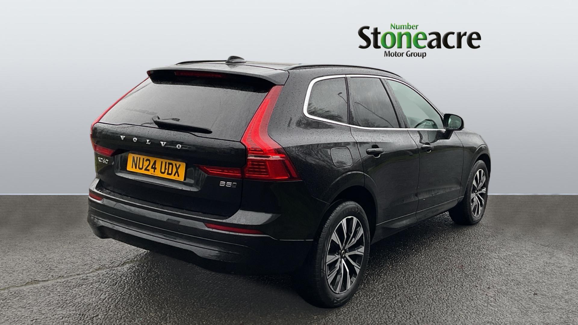 Volvo XC60 Core B5 AWD Mild Hybrid Petrol NU24UDX Image 2