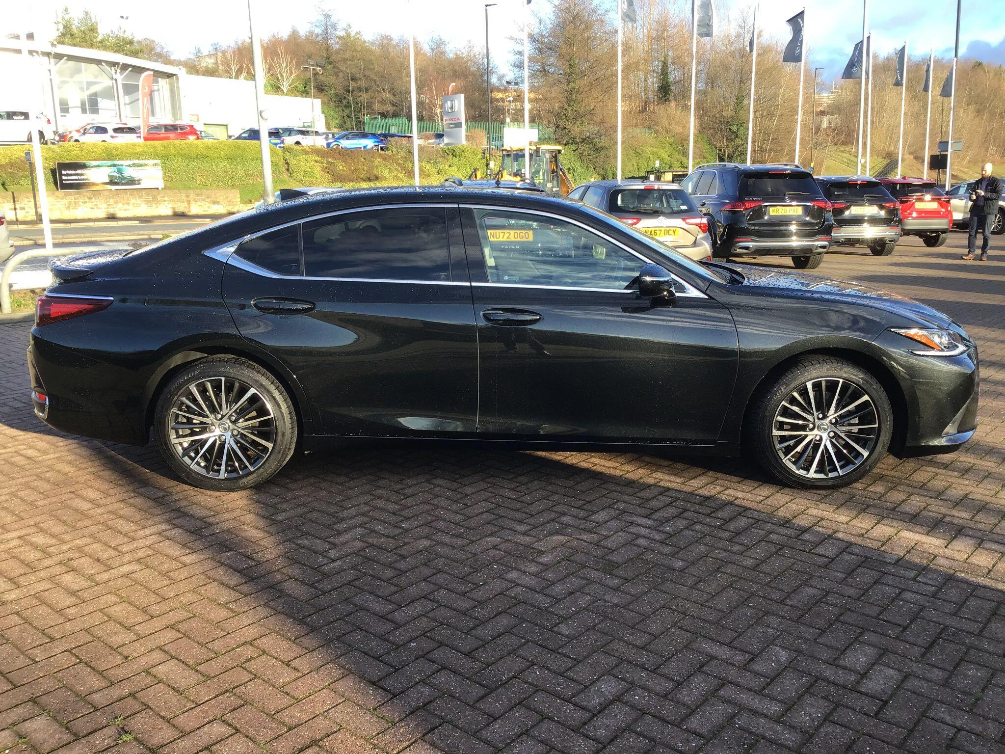 Lexus ES 2.5 300h Premium Edition E-CVT Euro 6 (s/s) 4dr Y200RAL Image 2