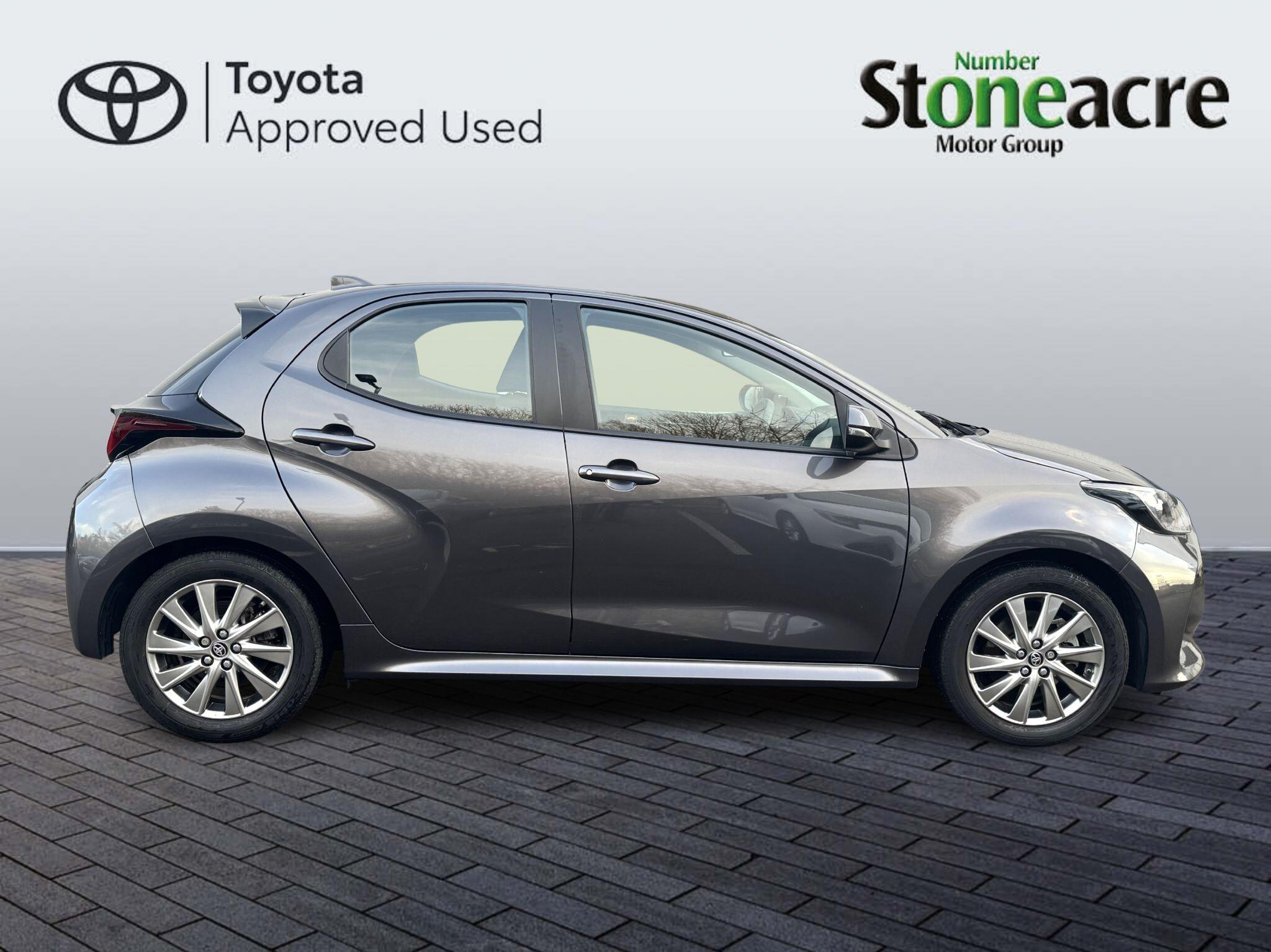 Toyota Yaris 1.5 Hybrid Icon 5dr CVT LT73USE Image 2