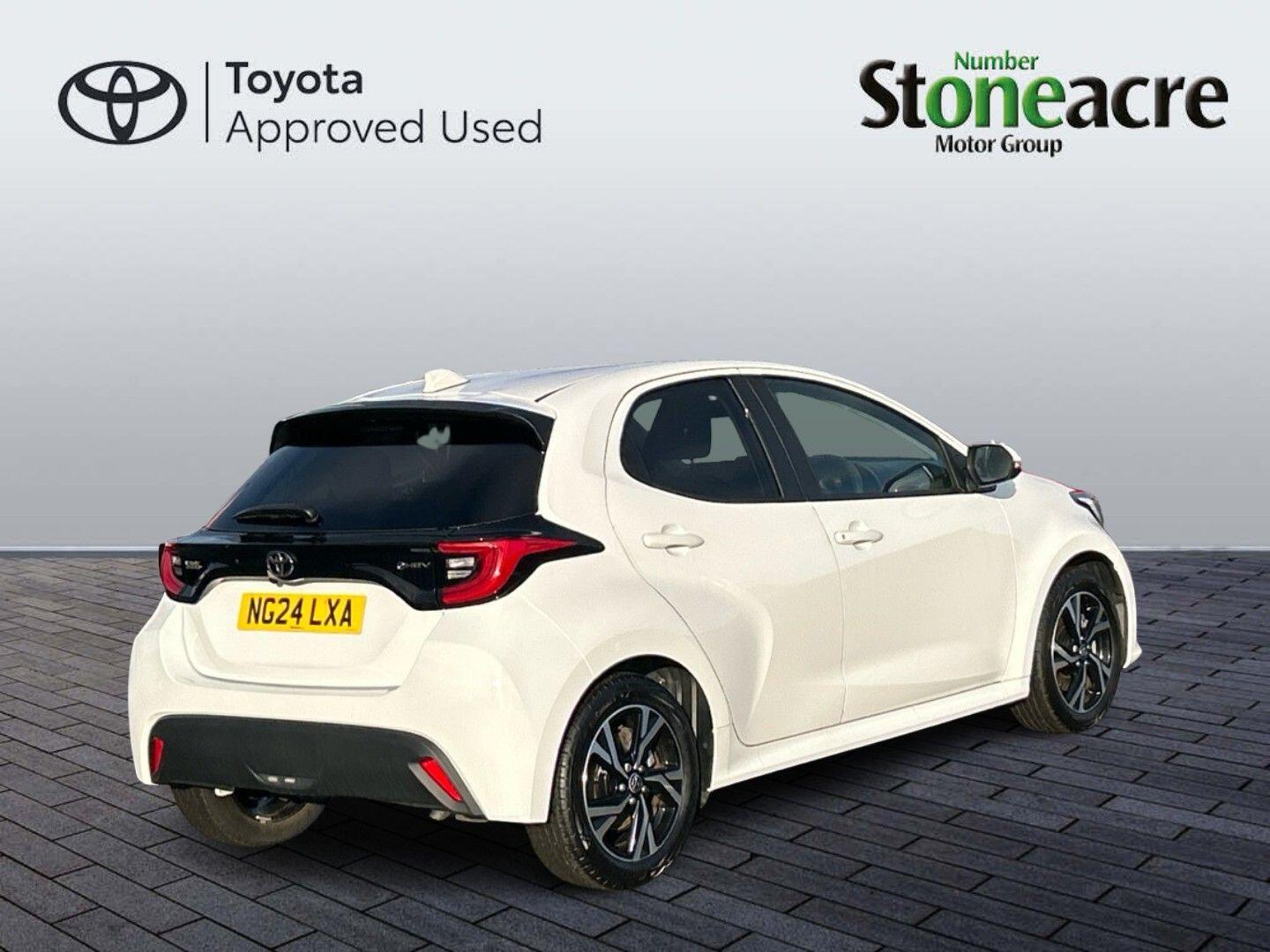 Toyota Yaris 1.5 Hybrid Design 5dr CVT NG24LXA Image 3