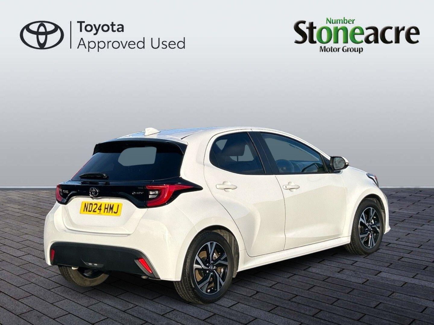 Toyota Yaris 1.5 Hybrid Design 5dr CVT ND24HMJ Image 3