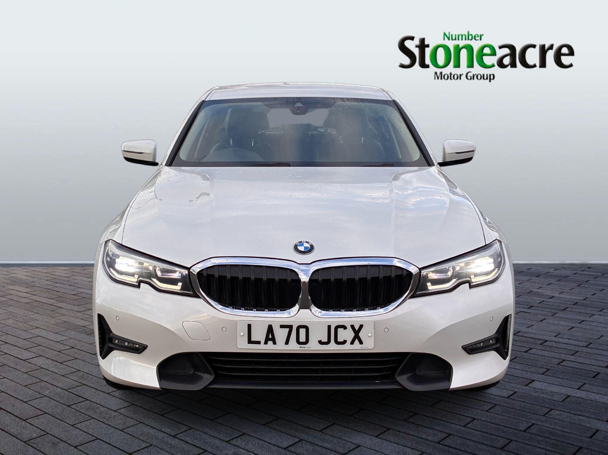 BMW 3 Series 2.0 320i Sport Auto Euro 6 (s/s) 4dr LA70JCX Image 2