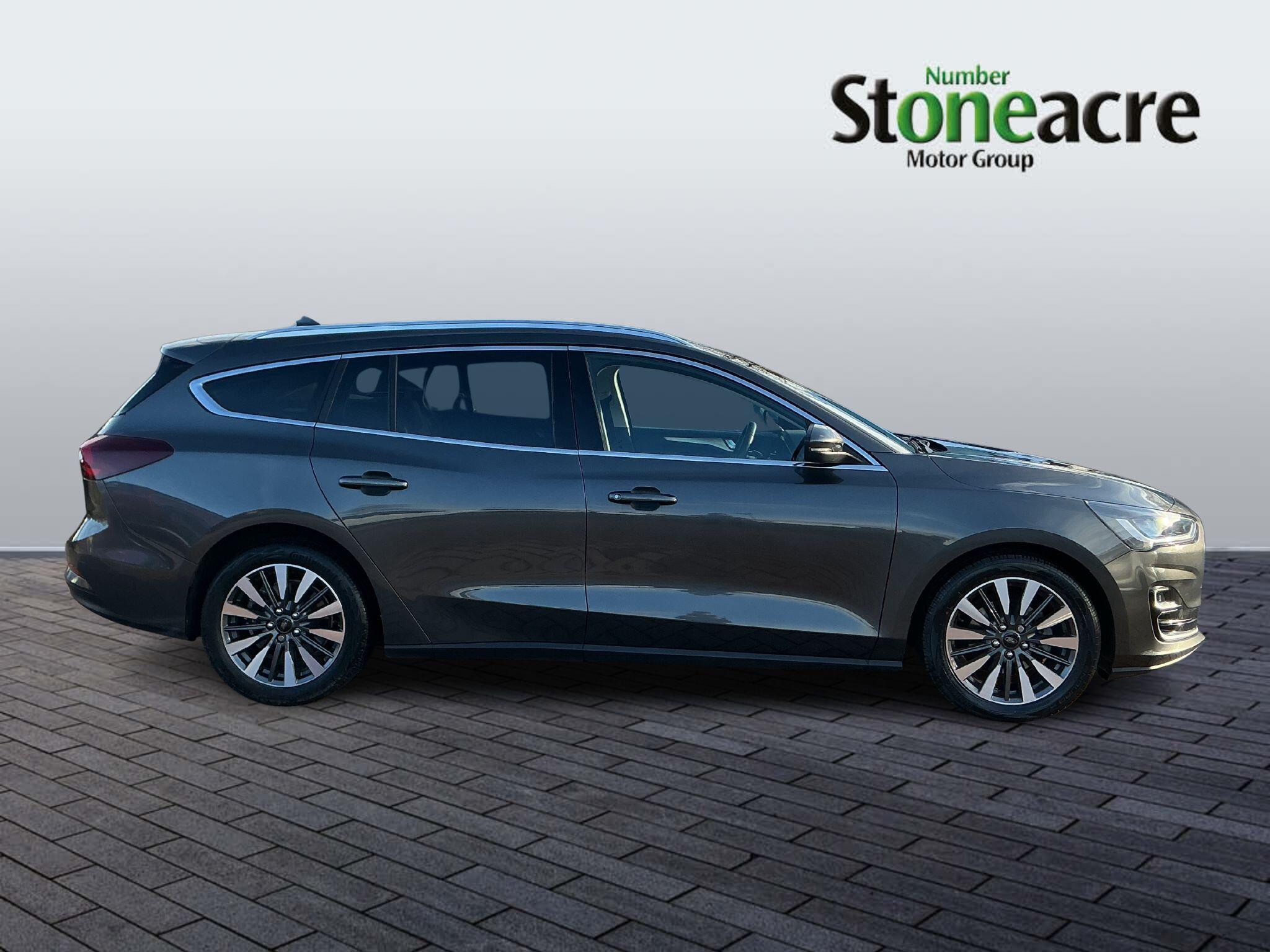 Ford Focus 1.0T EcoBoost MHEV Titanium Vignale DCT Euro 6 (s/s) 5dr YJ72UGP Image 2