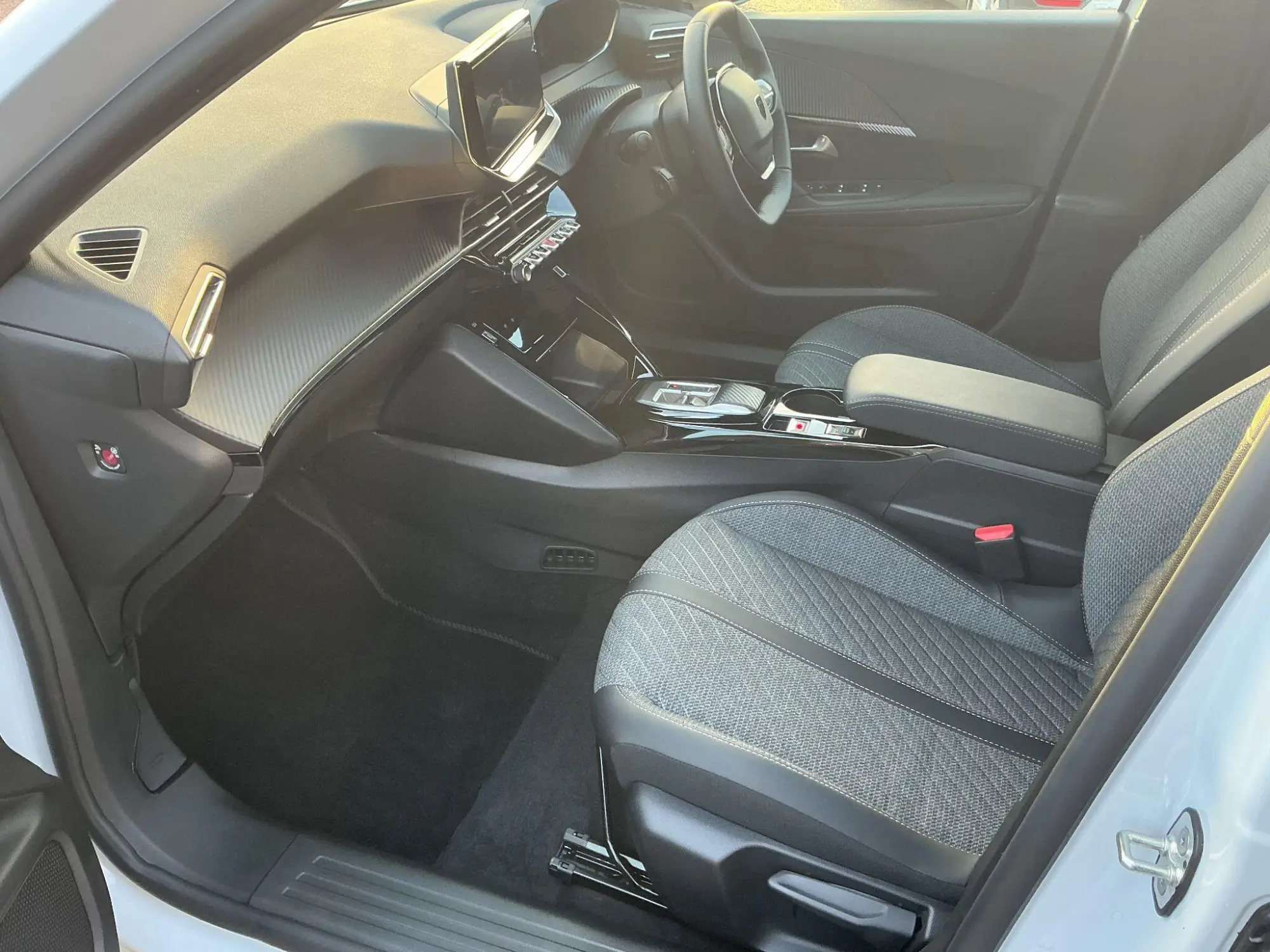 Peugeot E-2008 Image 10