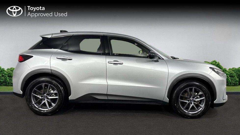 Lexus LBX 1.5 VVT-iE Premium E-CVT Euro 6 (s/s) 5dr WR25ORP Image 2