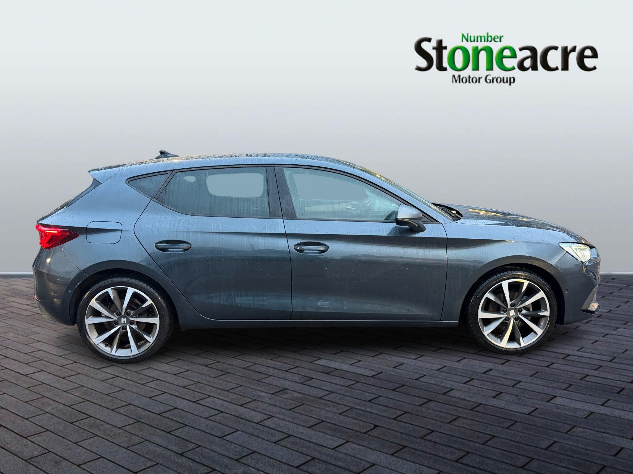 SEAT Leon 1.5 TSI EVO FR Sport Euro 6 (s/s) 5dr LL71SKK Image 2