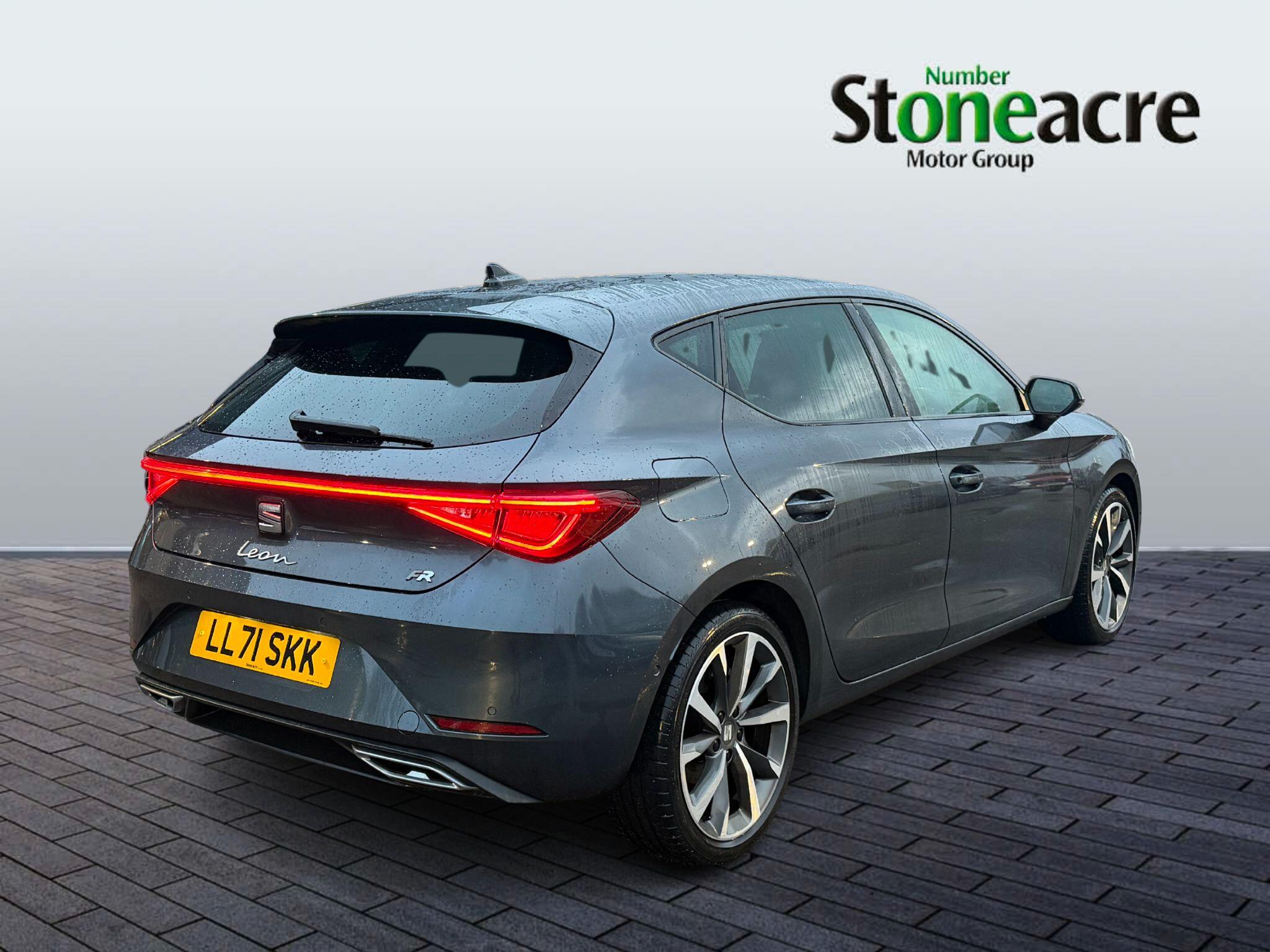 SEAT Leon 1.5 TSI EVO FR Sport Euro 6 (s/s) 5dr LL71SKK Image 3