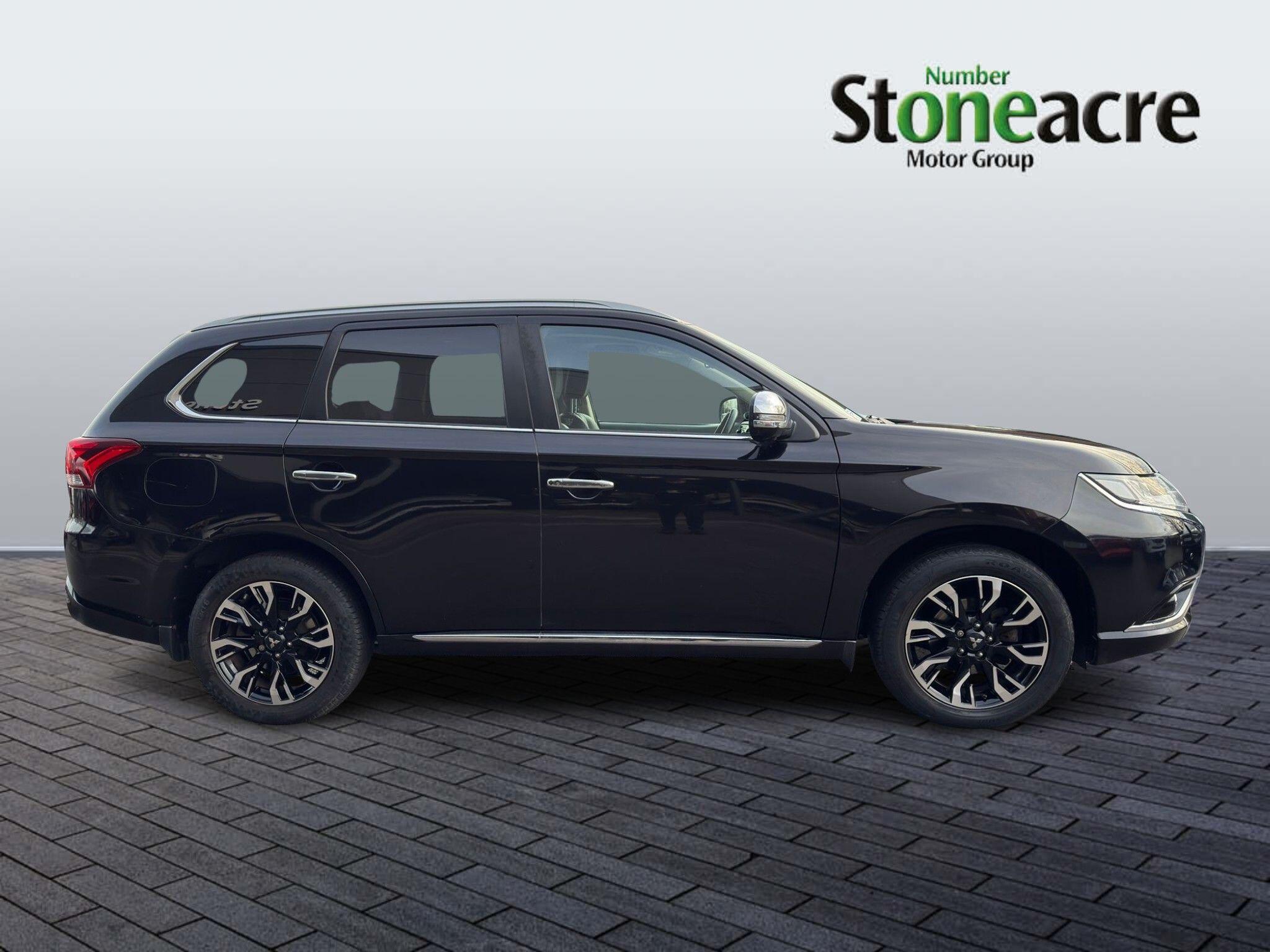 Mitsubishi Outlander 2.0h 12kWh 4h SUV 5dr Petrol Plug-in Hybrid CVT 4WD Euro 6 (s/s) (200 ps) WU17WKW Image 2
