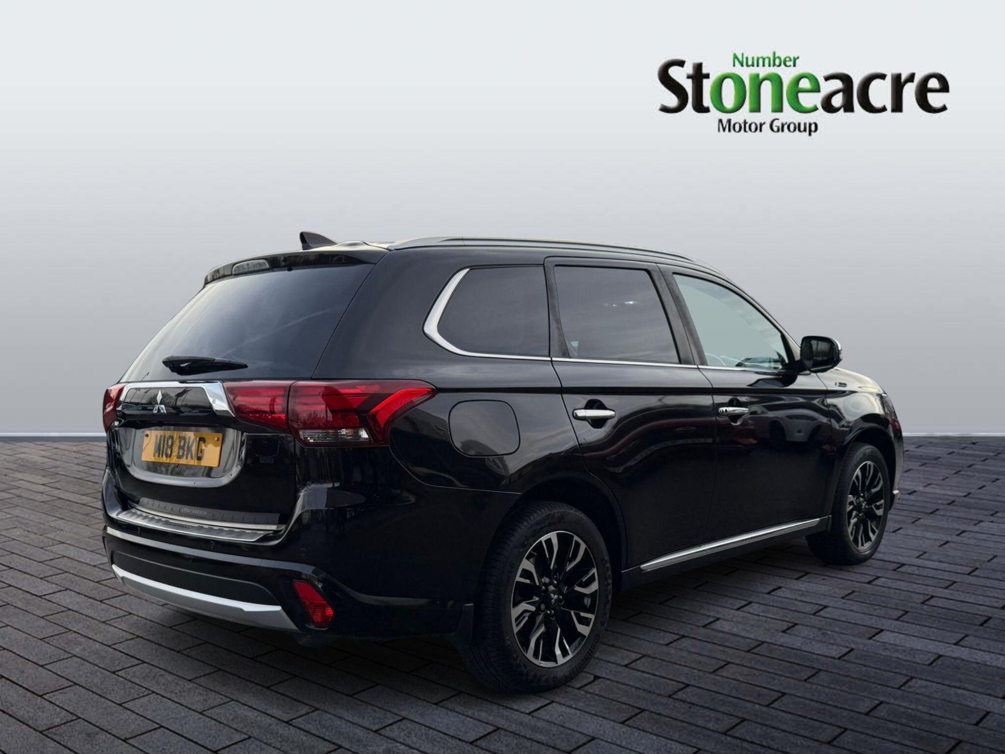 Mitsubishi Outlander 2.0h 12kWh 4h SUV 5dr Petrol Plug-in Hybrid CVT 4WD Euro 6 (s/s) (200 ps) WU17WKW Image 3