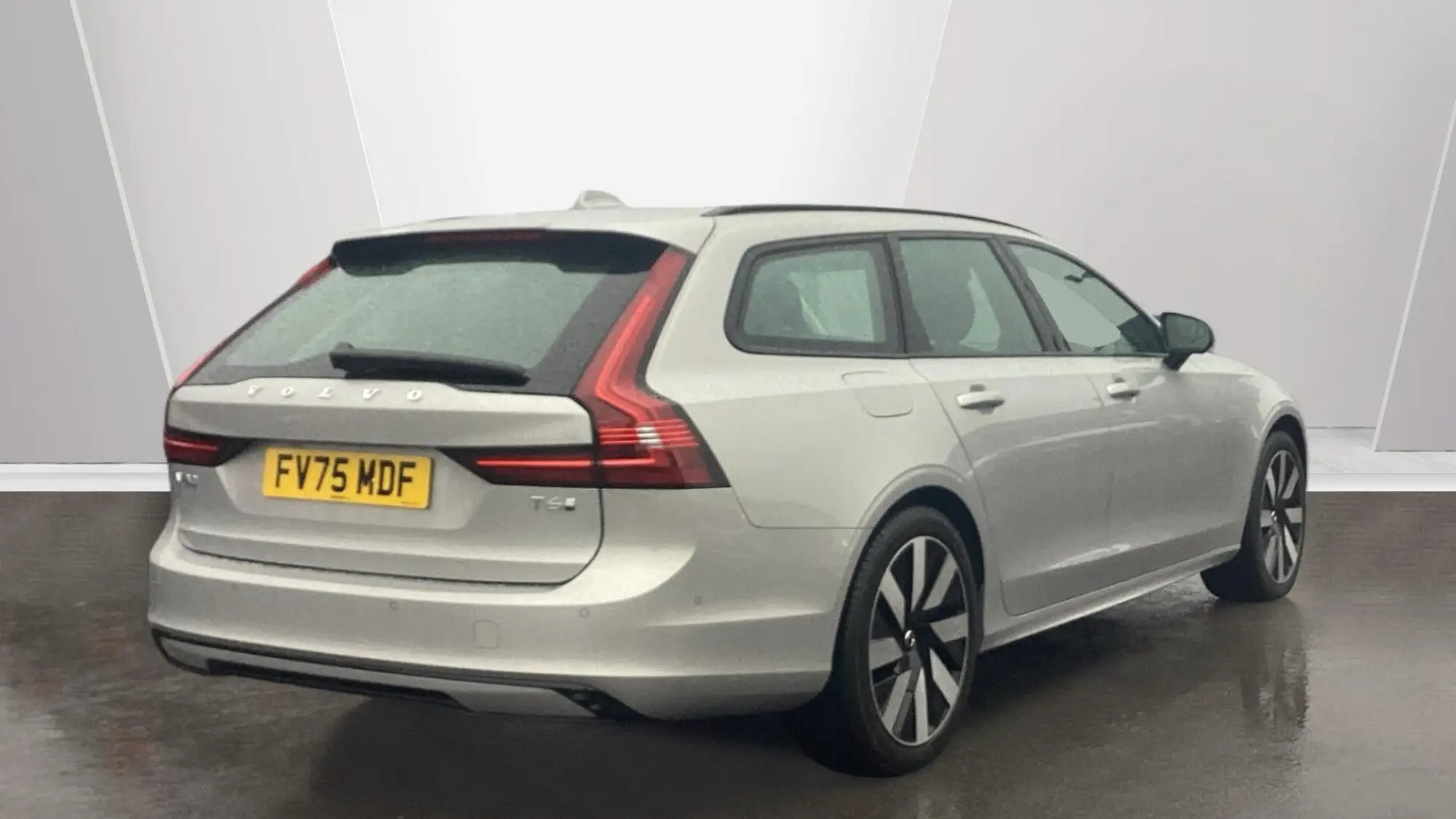 Volvo V90 Plug-In Hybrid 2.0h T6 18.8kWh Plus Auto AWD Euro 6 (s/s) 5dr FV75MDF Image 2