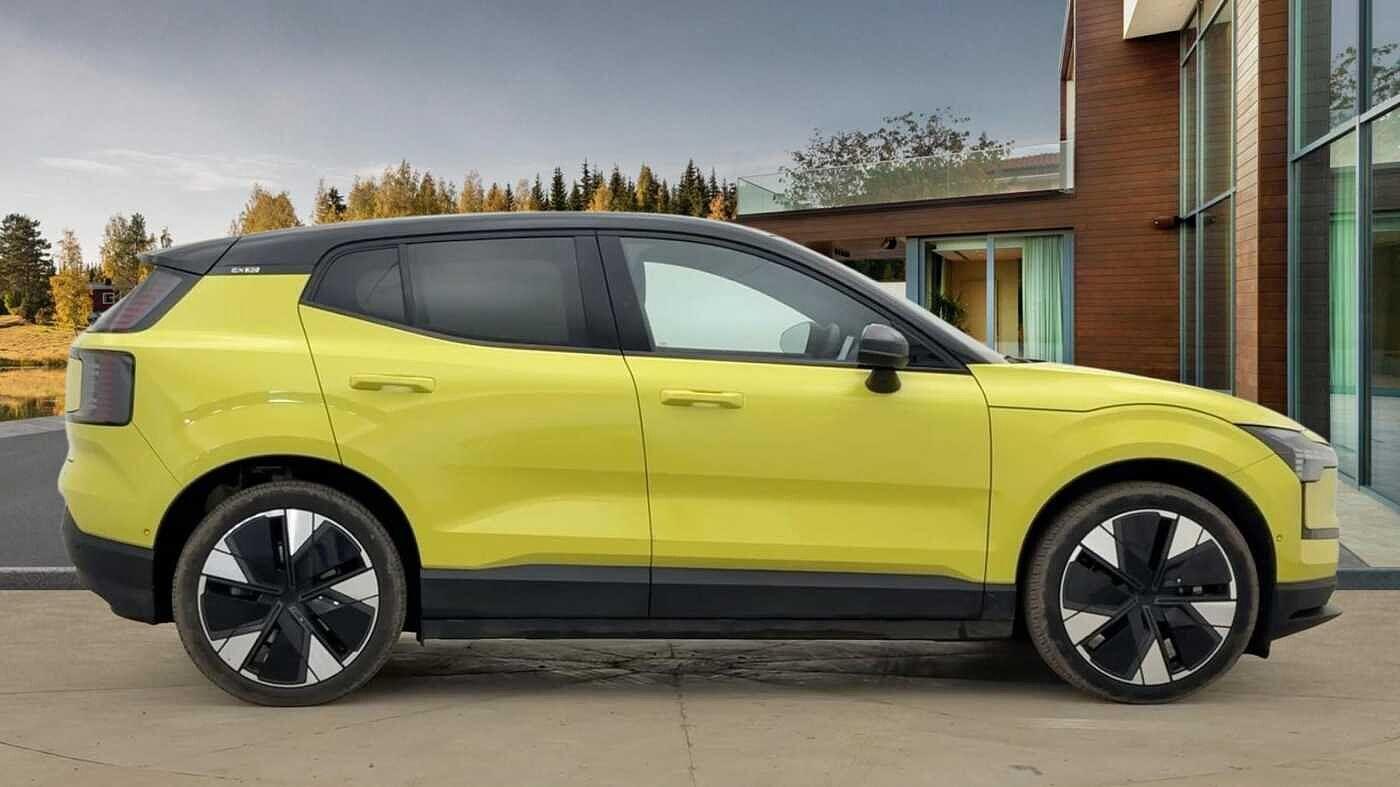 Volvo EX30 Single Motor Extended Range 69kWh Ultra Auto 5dr OV25SNJ Image 2