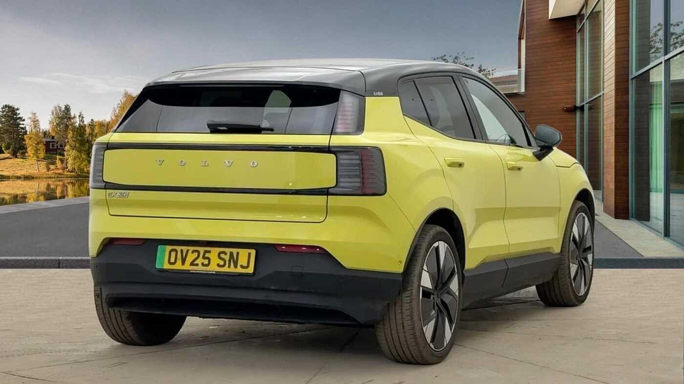 Volvo EX30 Single Motor Extended Range 69kWh Ultra Auto 5dr OV25SNJ Image 3