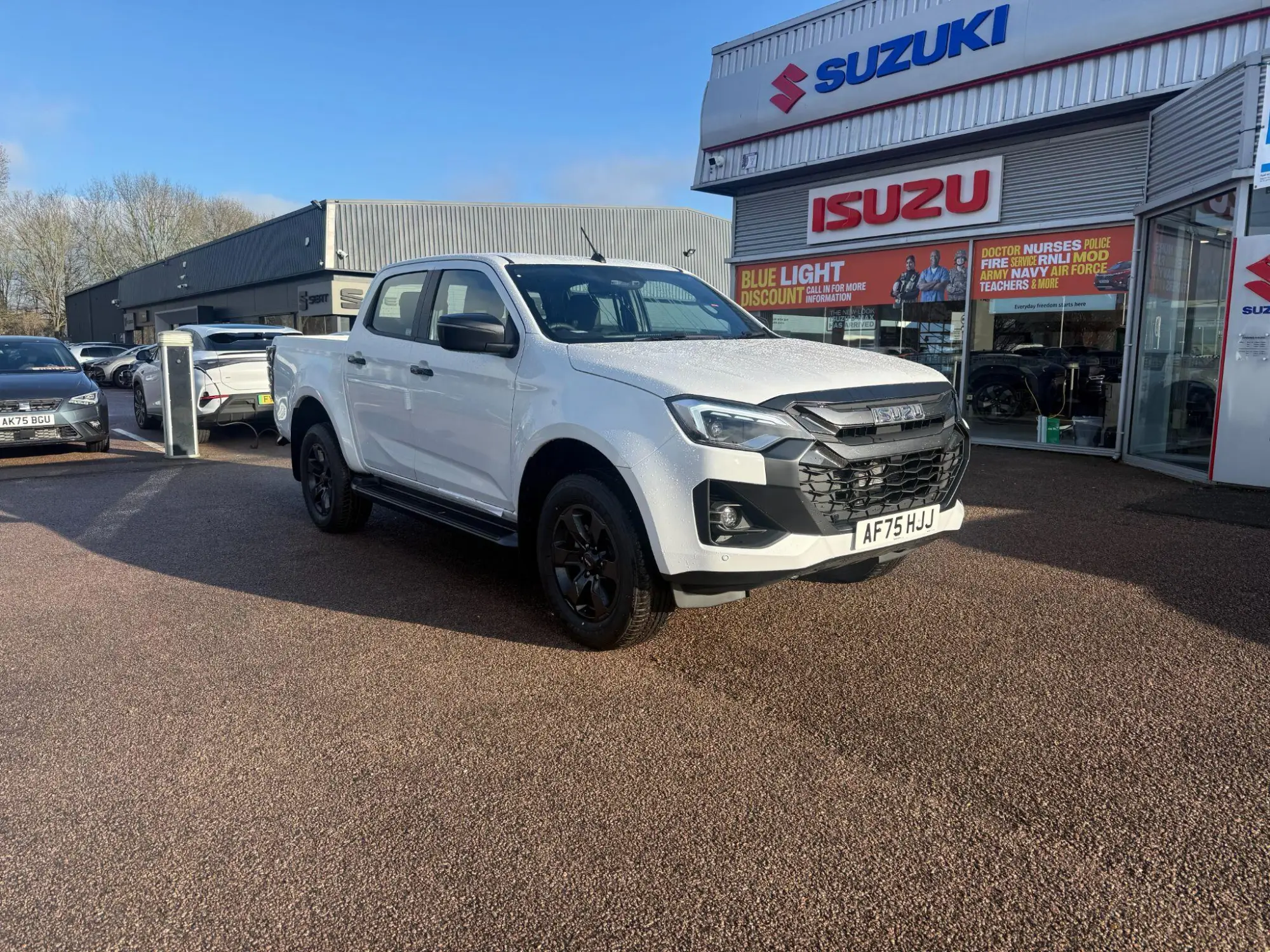 Isuzu D-Max V-Cross 1.9 TD V-Cross Auto 4WD Euro 6 (s/s) 4dr AF75HJJ Image 1