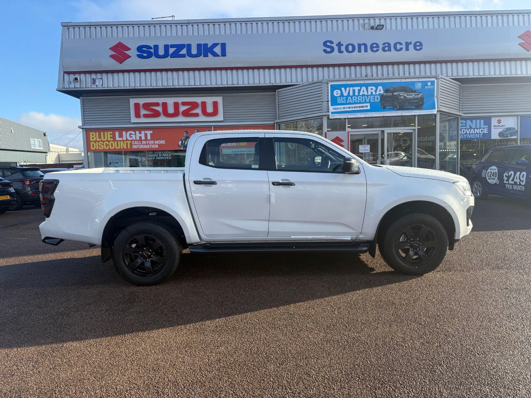 Isuzu D-Max V-Cross 1.9 TD V-Cross Auto 4WD Euro 6 (s/s) 4dr AF75HJJ Image 2