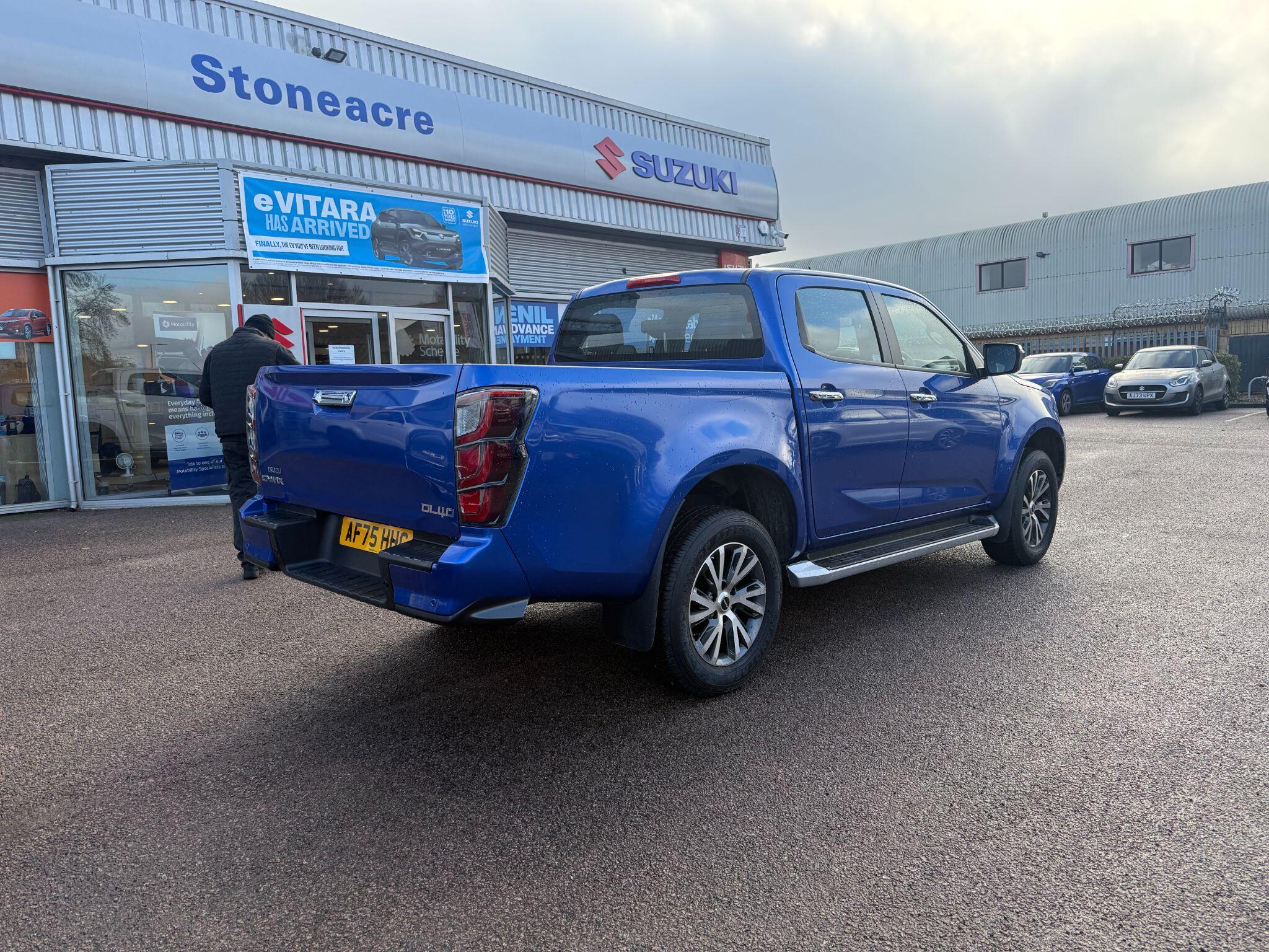 Isuzu D-Max DL40 1.9 TD DL40 Auto 4WD Euro 6 (s/s) 4dr AF75HHG Image 3