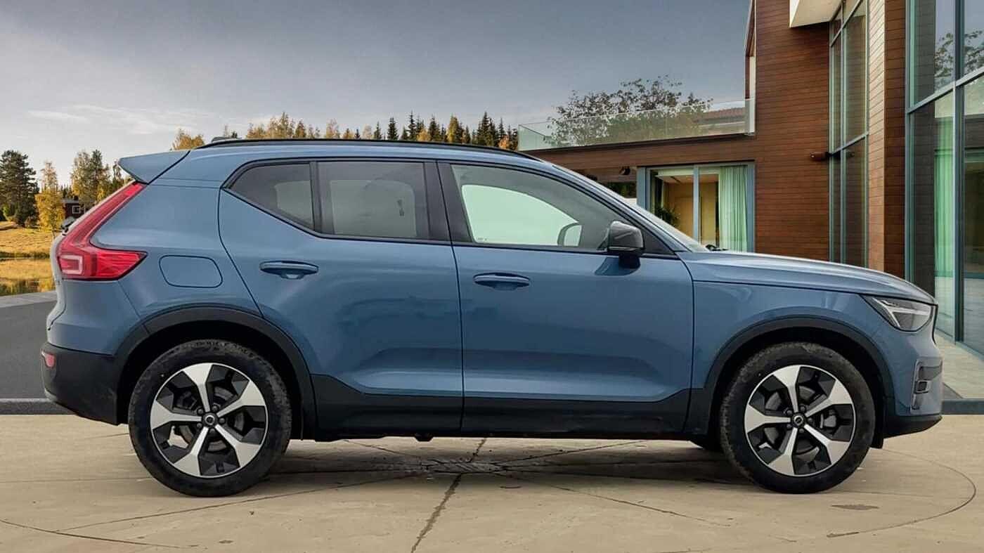 Volvo XC40 2.0 B4P Plus Dark 5dr Auto RV25YSO Image 2