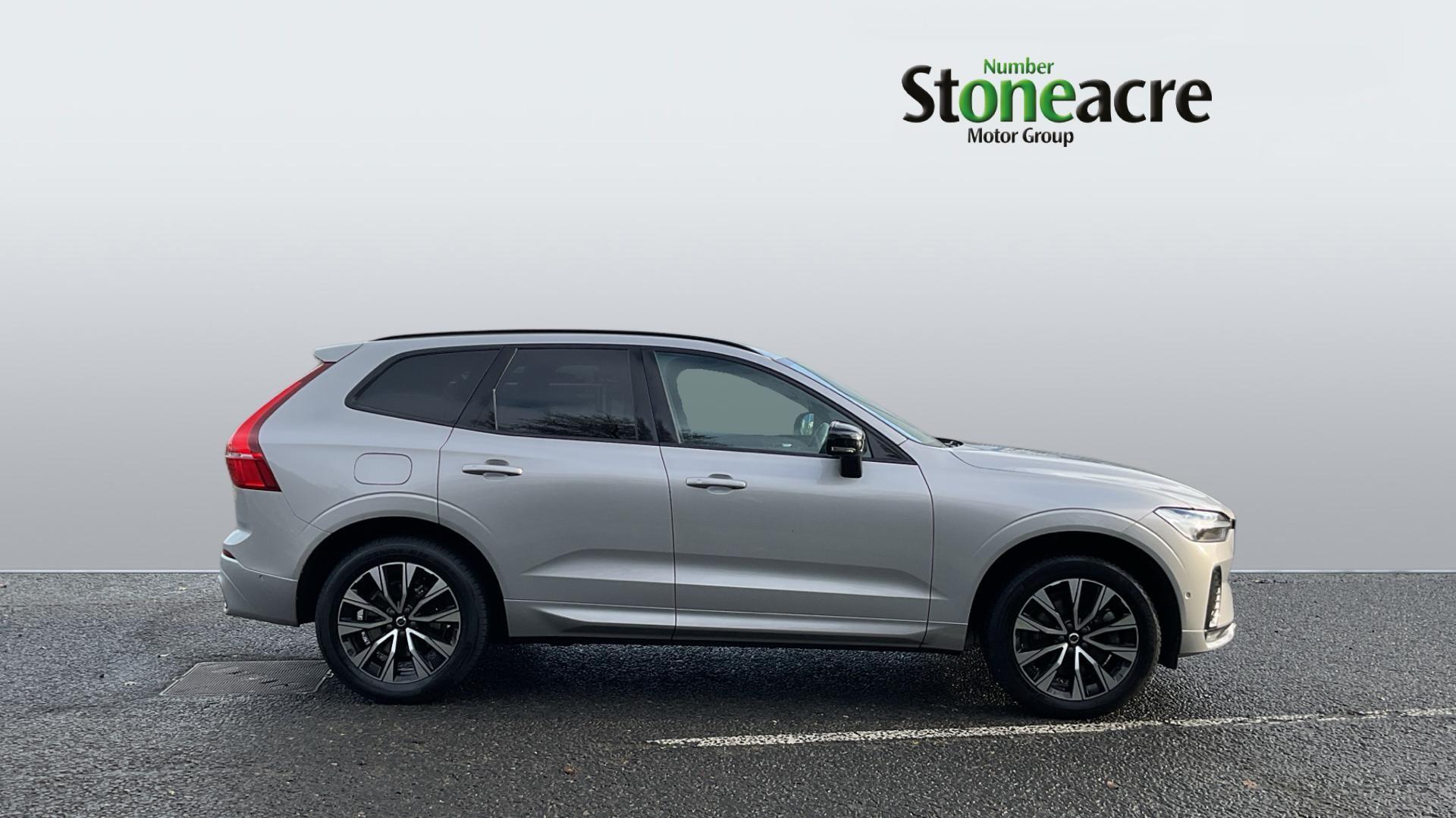 Volvo XC60 2.0 B4 MHEV Plus Auto Euro 6 (s/s) 5dr NV72KUP Image 3
