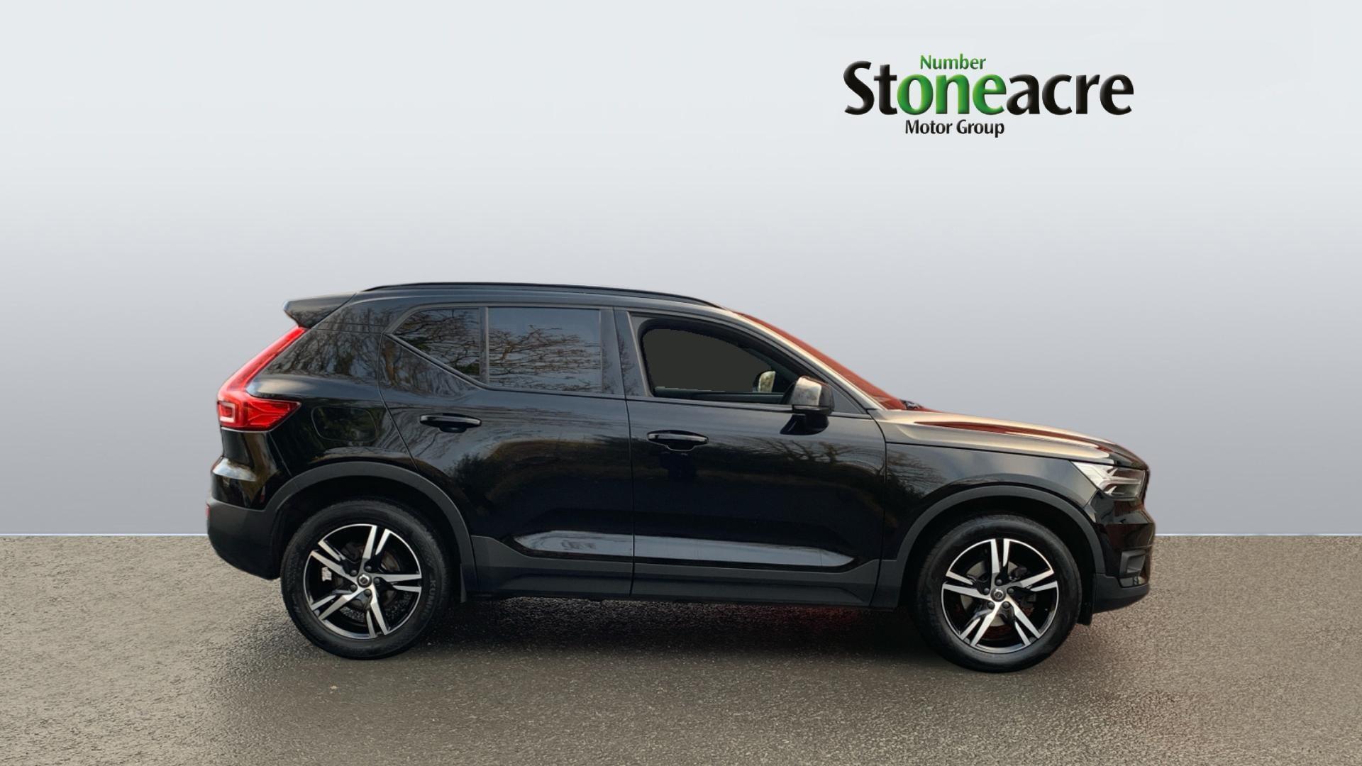 Volvo XC40 R-Design T3 (163 hp) Manual YC70WMO Image 3