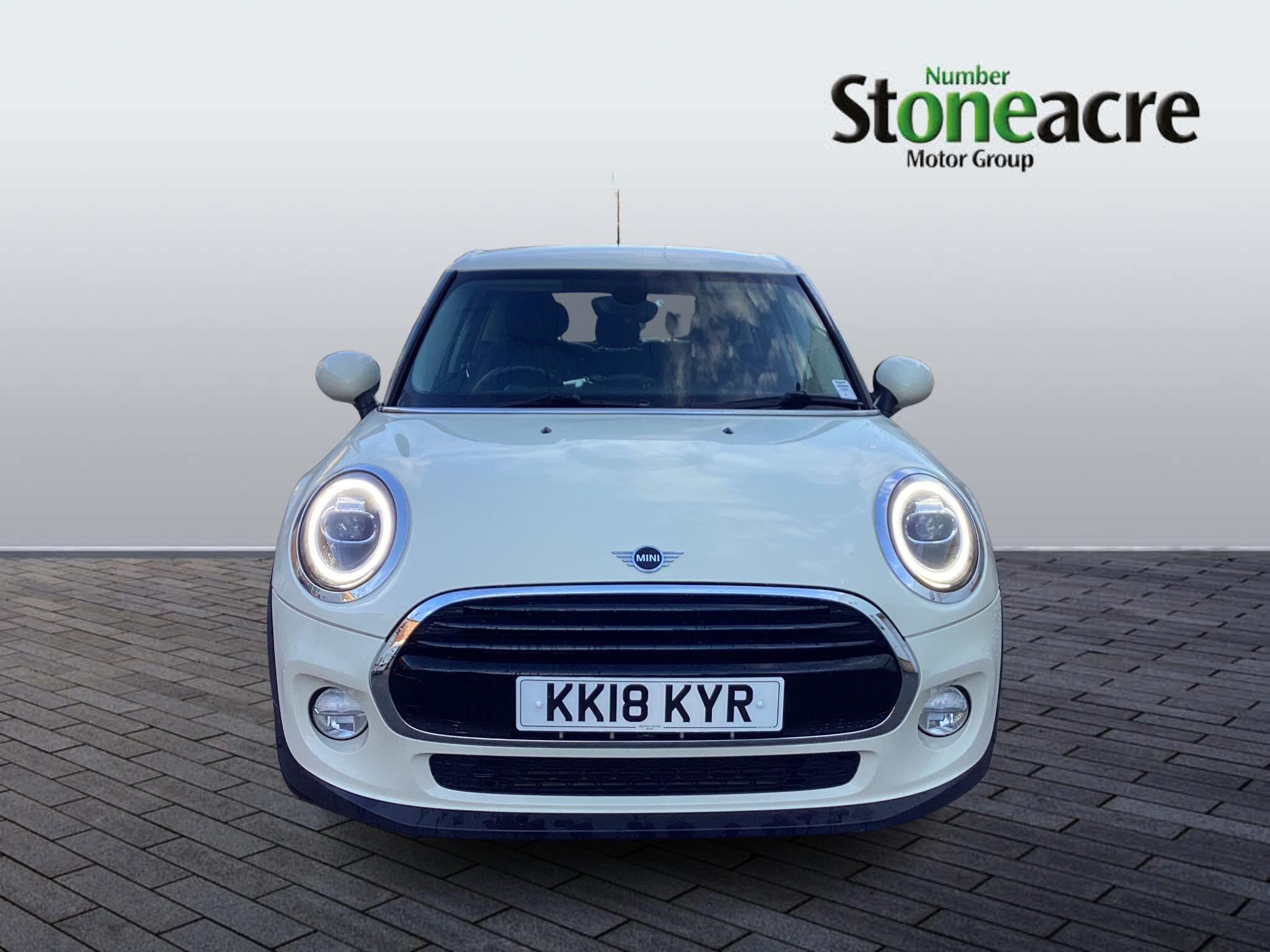 MINI Hatch 1.5 Cooper Steptronic Euro 6 (s/s) 5dr KK18KYR Image 2