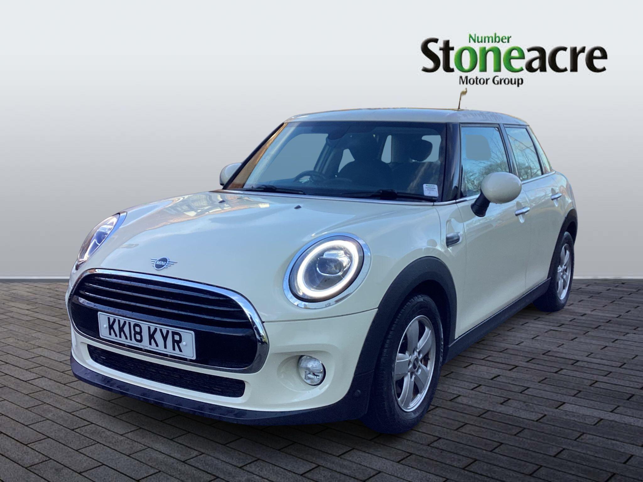 MINI Hatch 1.5 Cooper Steptronic Euro 6 (s/s) 5dr KK18KYR Image 3