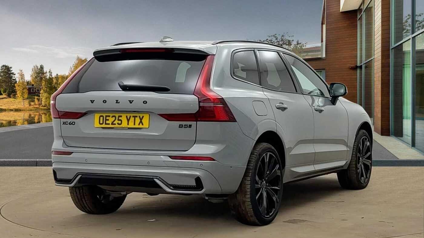 Volvo XC60 2.0 B5 MHEV Ultra Black Edition Auto AWD Euro 6 (s/s) 5dr OE25YTX Image 3