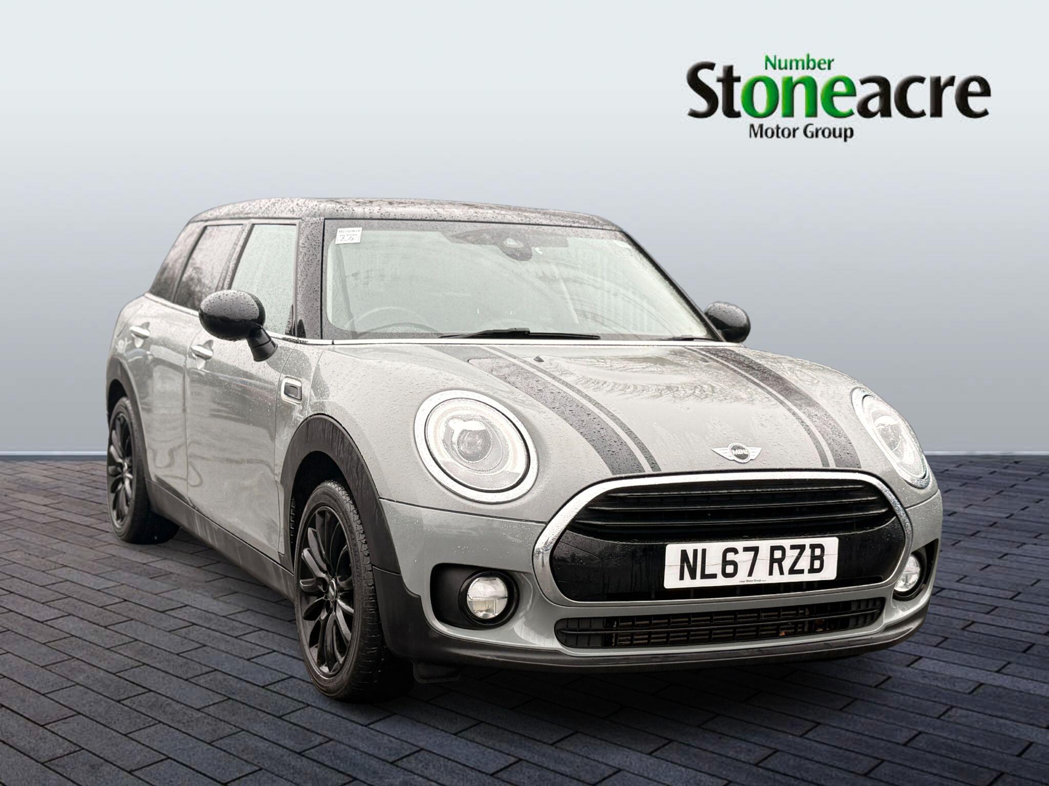 MINI Clubman 1.5 Cooper (Black Pack) Auto Euro 6 (s/s) 6dr NL67RZB Image 1