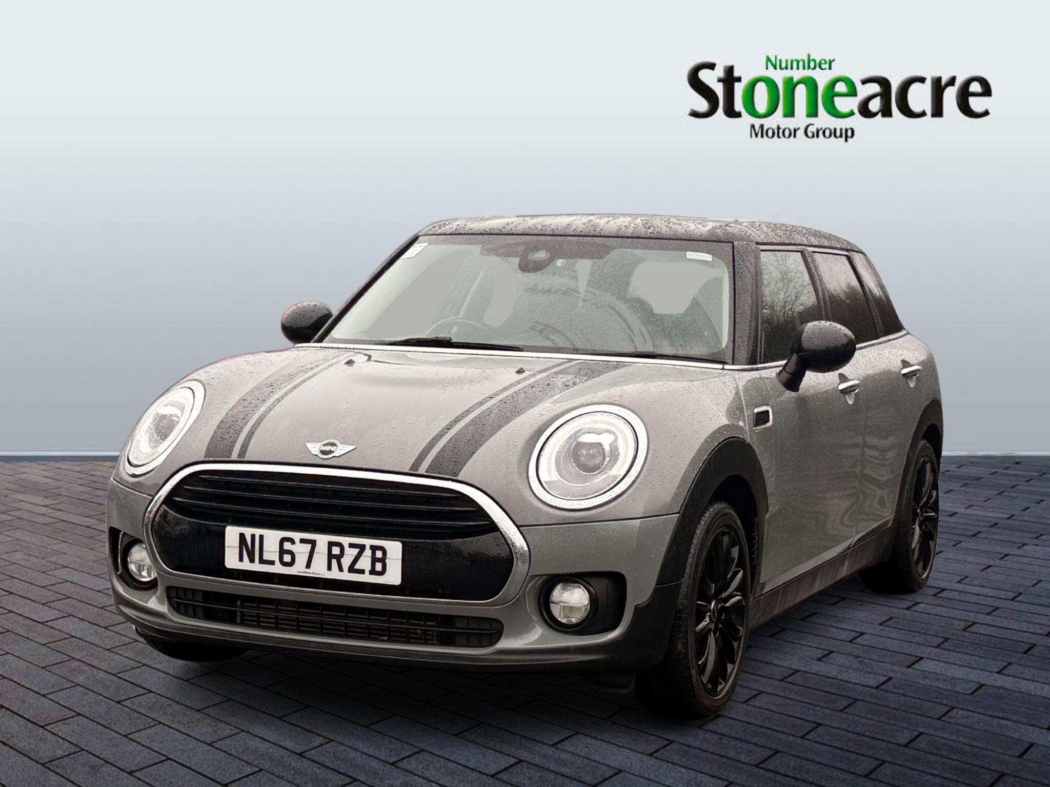 MINI Clubman 1.5 Cooper (Black Pack) Auto Euro 6 (s/s) 6dr NL67RZB Image 3