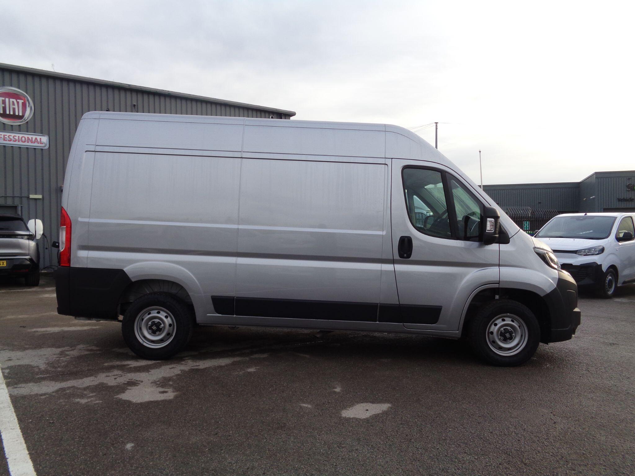 Fiat Ducato Panel Van 2.2 MultijetIII 35 L2 H2 Euro 6 (s/s) 5dr YN25GEU Image 2