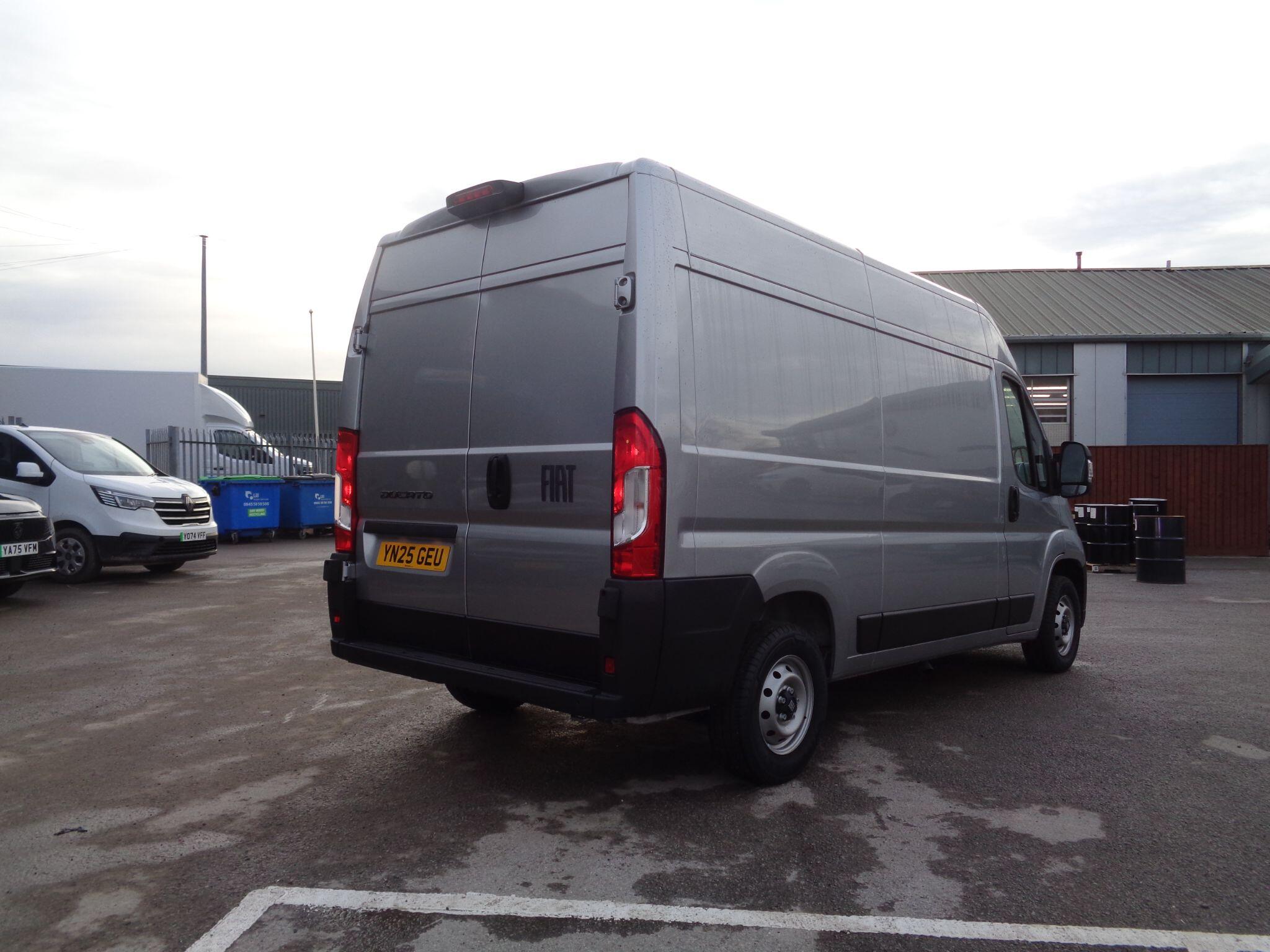 Fiat Ducato Panel Van 2.2 MultijetIII 35 L2 H2 Euro 6 (s/s) 5dr YN25GEU Image 3
