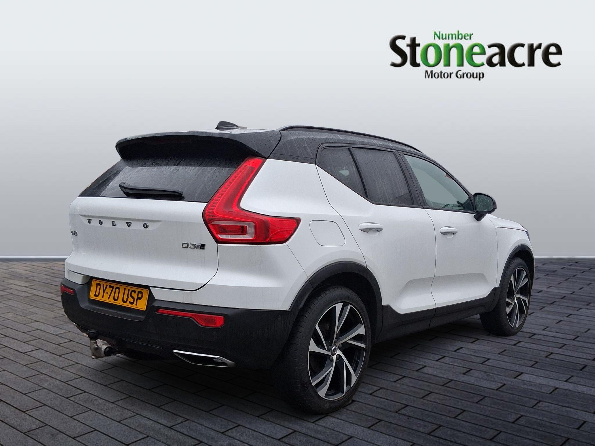 Volvo XC40 2.0 D3 R-Design Pro Auto AWD Euro 6 (s/s) 5dr DY70USP Image 3