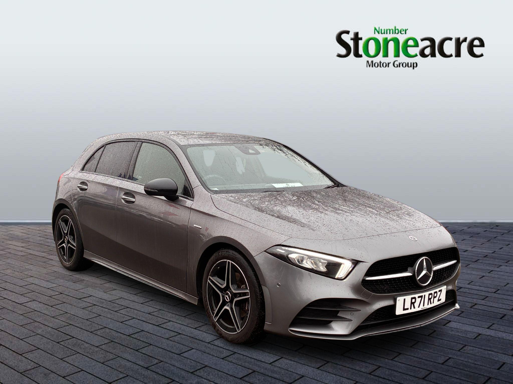 Mercedes-Benz A-Class 1.3 A180 AMG Line Edition (Executive) Hatchback 5dr Petrol 7G-DCT Euro 6 (s/s) (136 ps) LR71RPZ Image 1