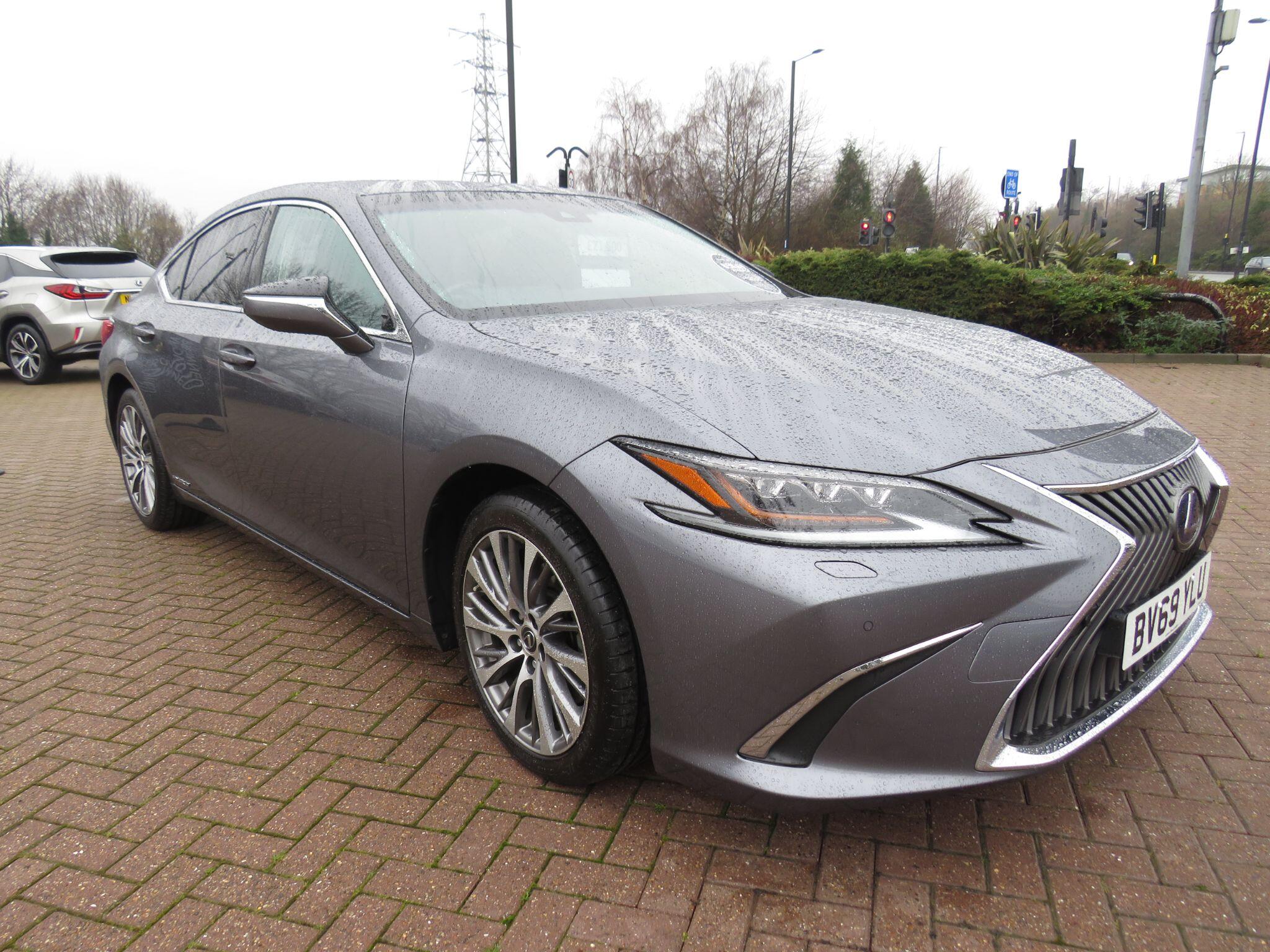 Lexus ES 2.5 300h Premium Edition E-CVT Euro 6 (s/s) 4dr BV69YLU Image 1