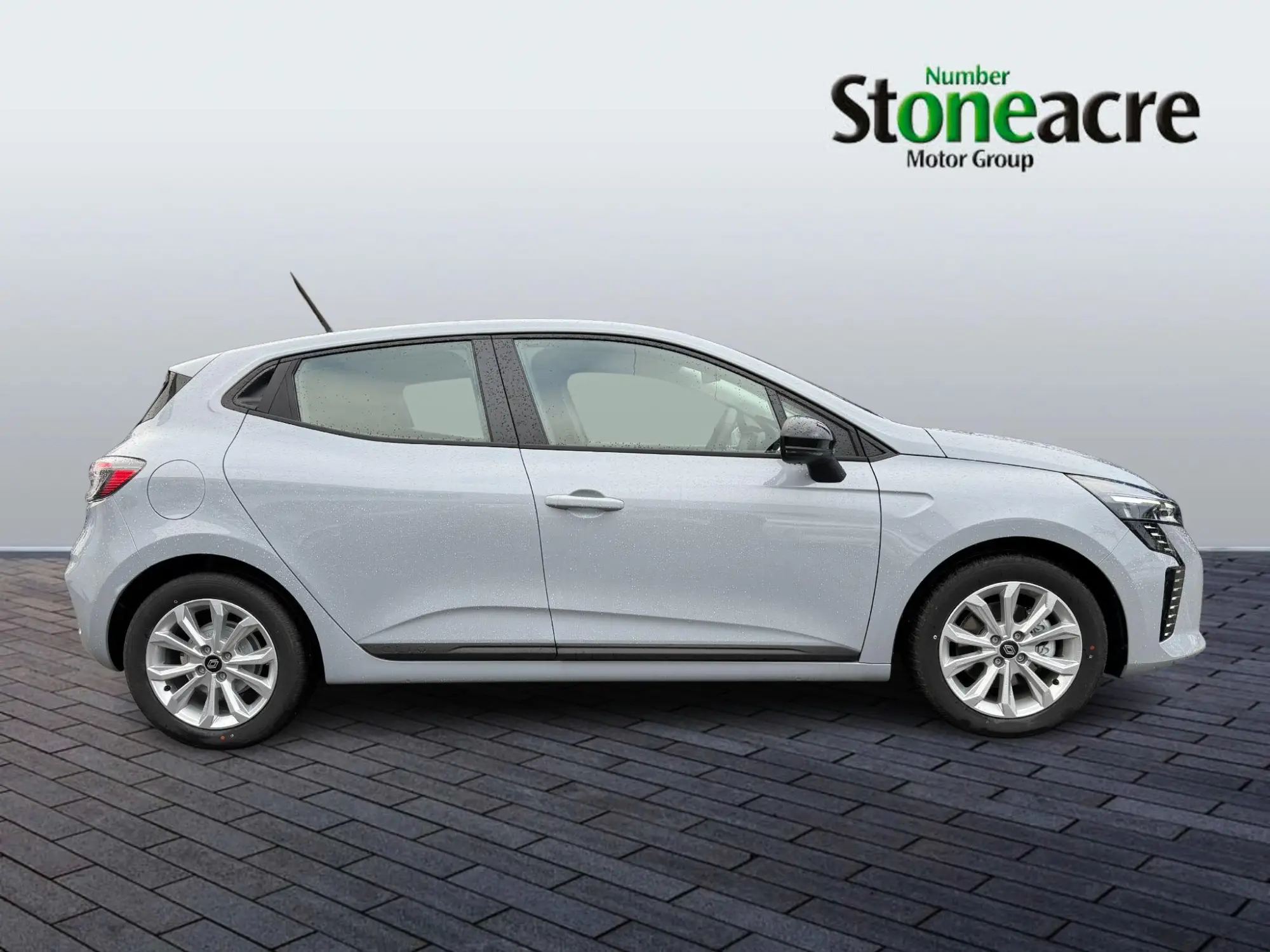Renault Clio E-Tech 1.6 E-TECH full hybrid 145 Evolution 5dr Auto NU75WOD Image 2