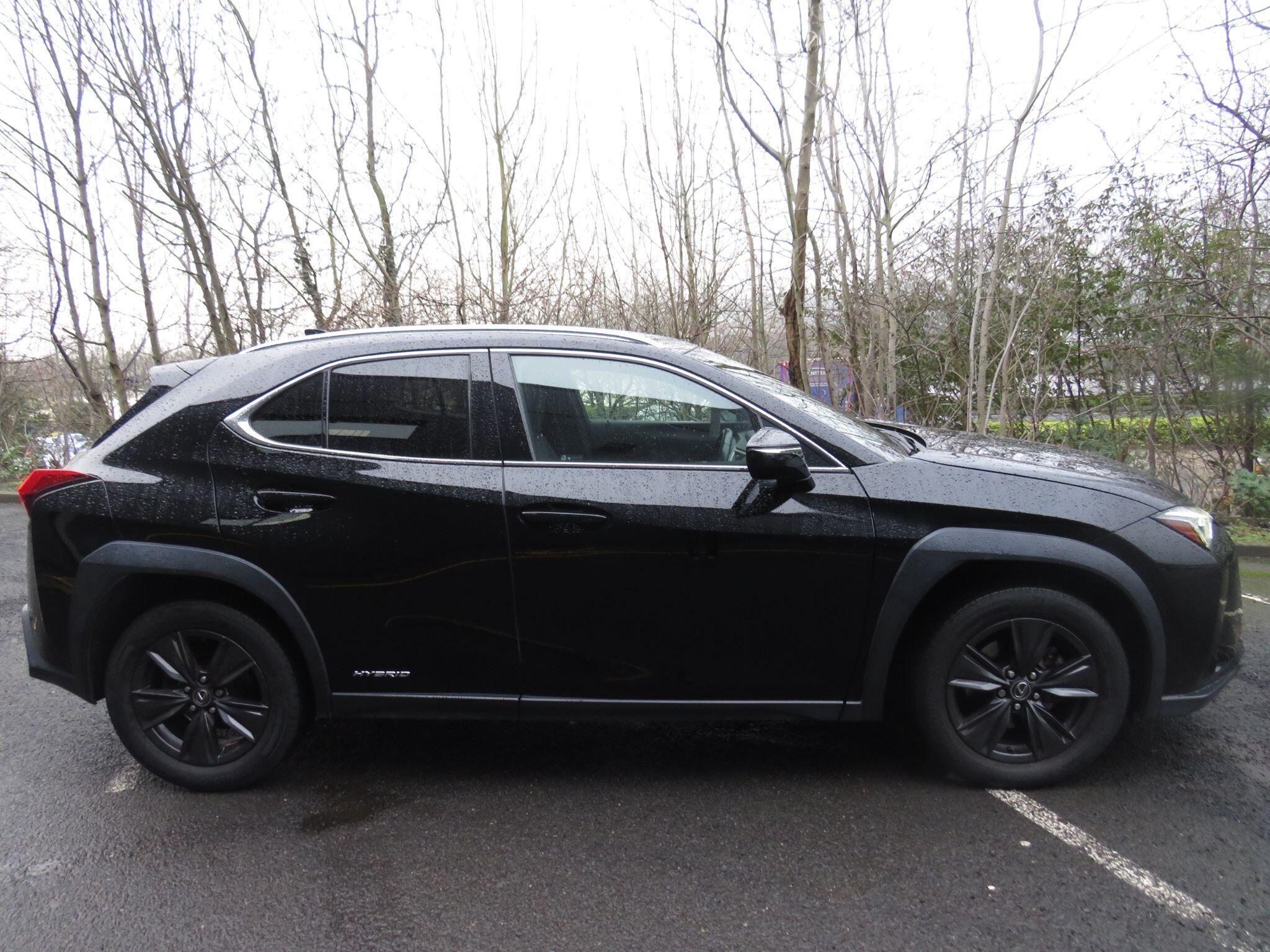 Lexus UX Self-Charging Hybrid 2.0 250h Premium E-CVT Euro 6 (s/s) 5dr RO71FWJ Image 2