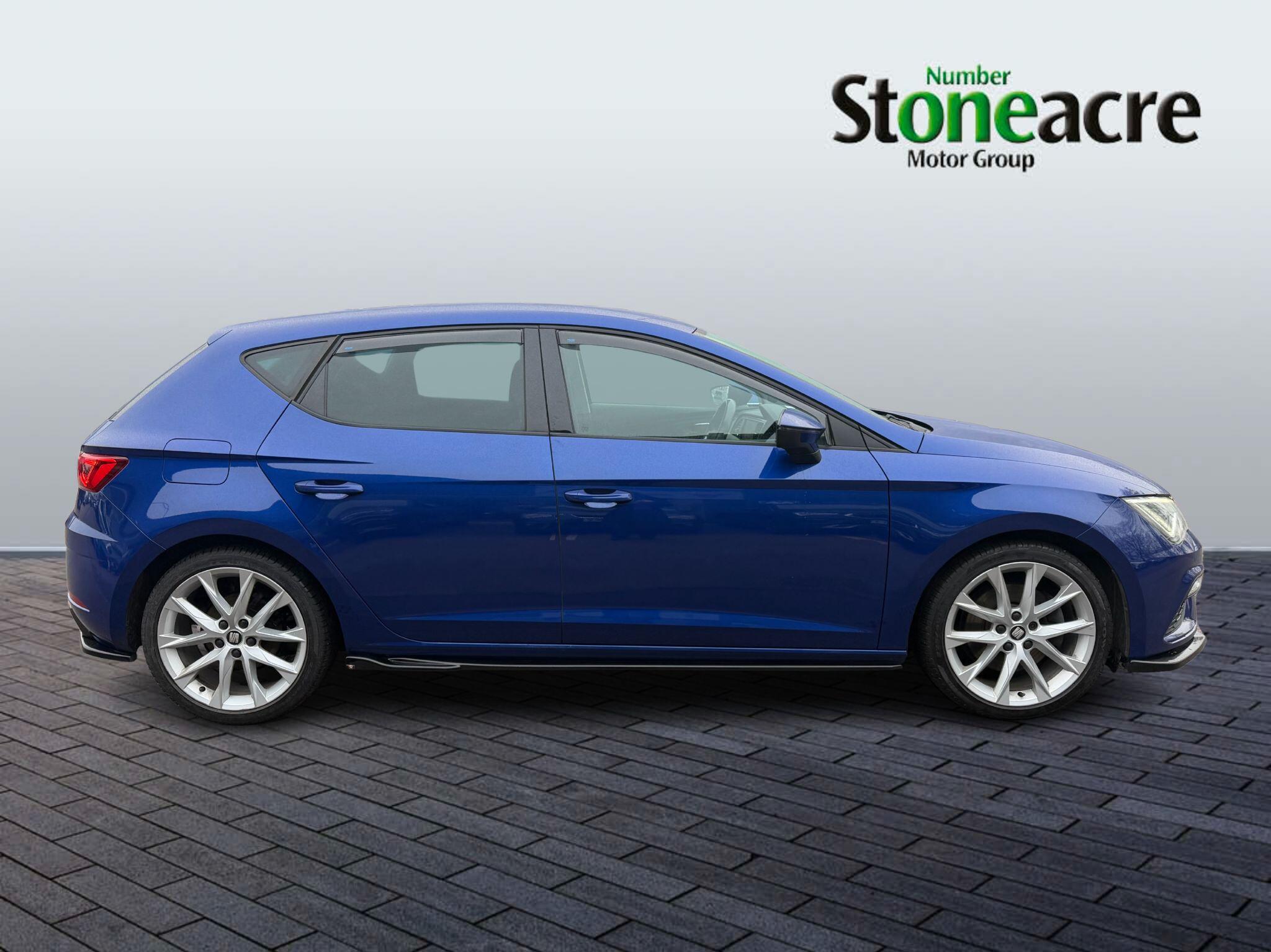 SEAT Leon 1.5 TSI EVO FR Sport Euro 6 (s/s) 5dr YD19EUG Image 2
