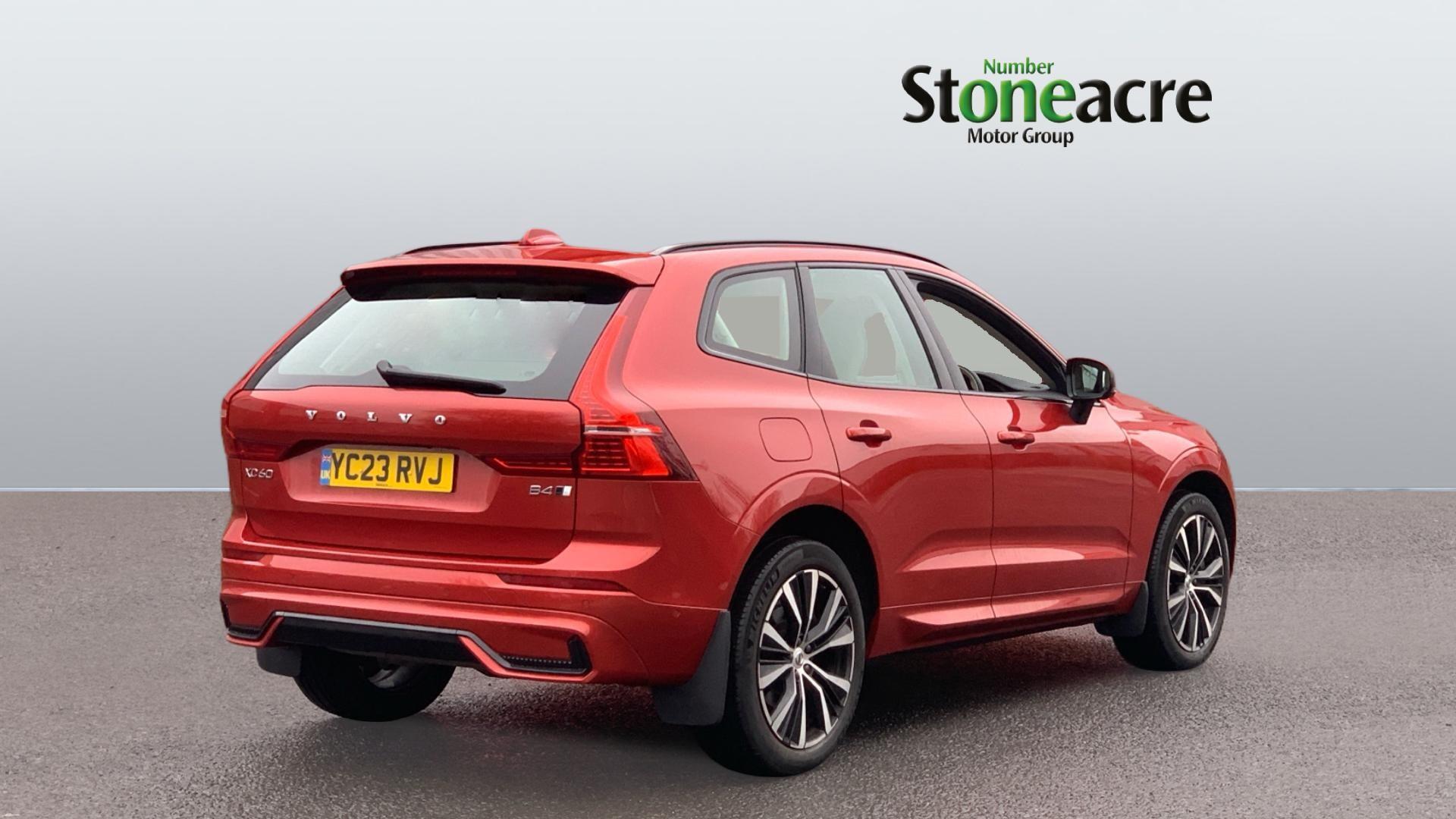 Volvo XC60 Plus (Dark) B4 AWD mild hybrid (Diesel) YC23RVJ Image 2