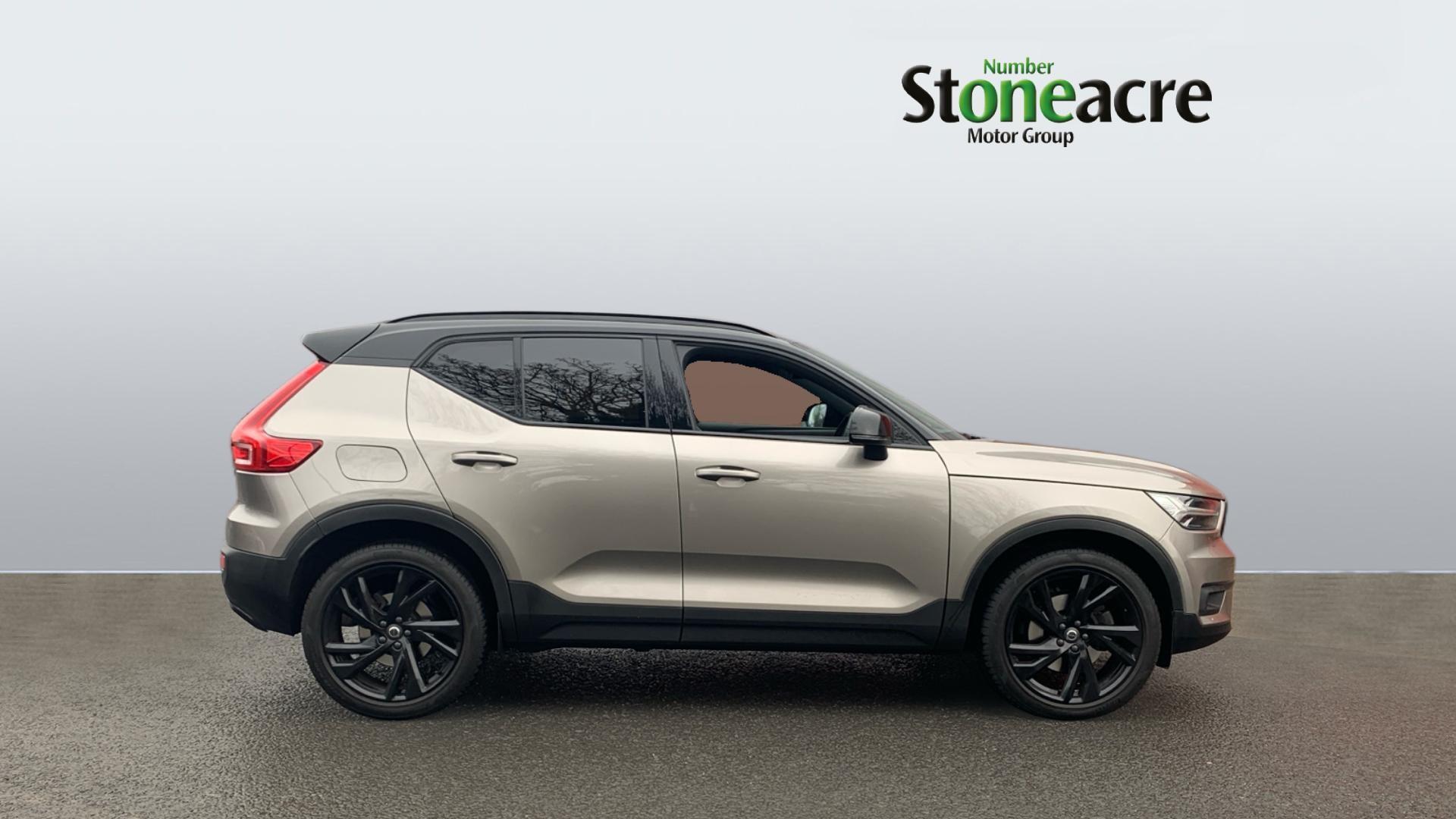 Volvo XC40 2.0 B5 MHEV R-Design Pro Auto AWD Euro 6 (s/s) 5dr NX71KWA Image 3