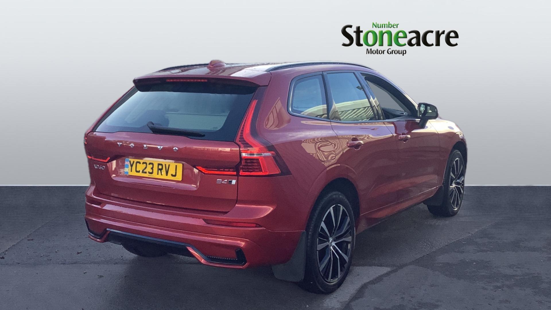 Volvo XC60 Plus (Dark) B4 AWD mild hybrid (Diesel) YC23RVJ Image 2