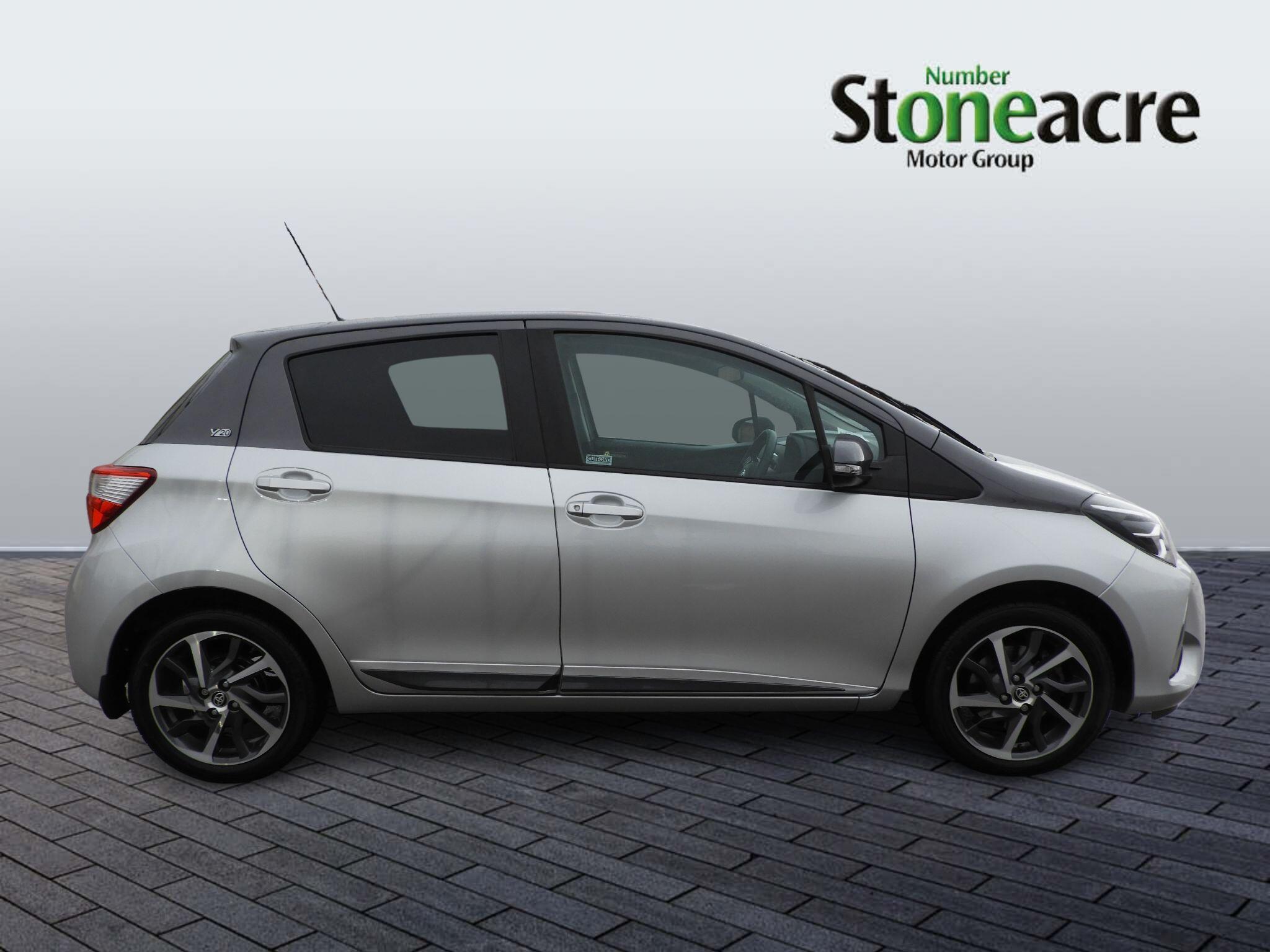 Toyota Yaris 1.5 VVT-i Y20 5dr [Bi-tone] FY69ONJ Image 2