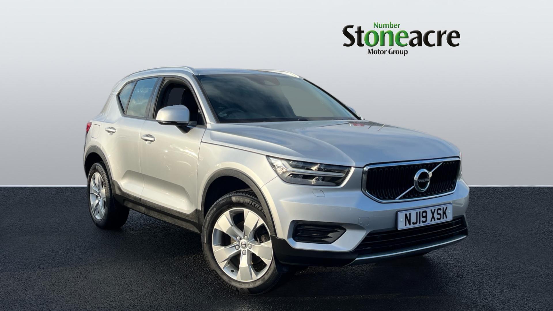 Volvo XC40 1.5 T3 Momentum Euro 6 (s/s) 5dr NJ19XSK Image 1