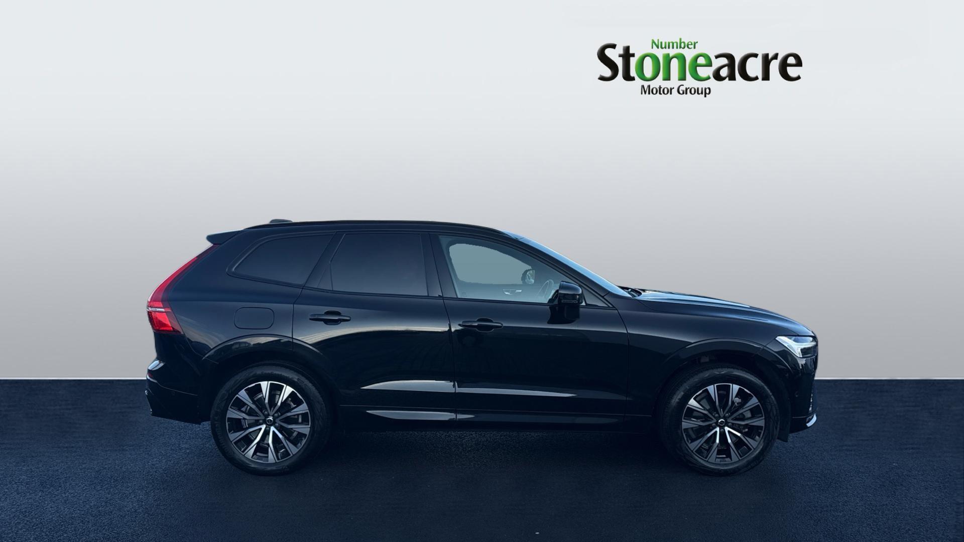 Volvo XC60 2.0 B4 MHEV Plus Auto Euro 6 (s/s) 5dr ND72ATF Image 3