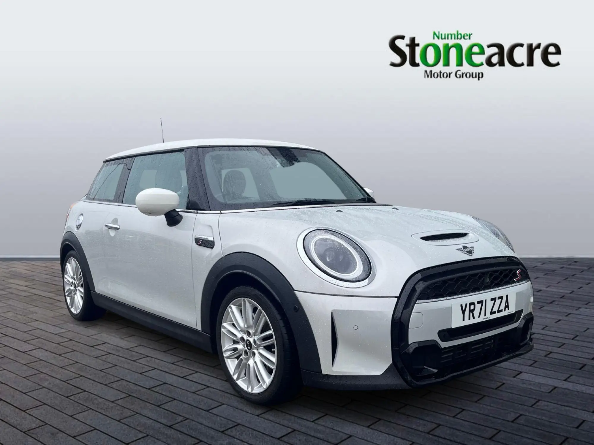 MINI Hatch 2.0 Cooper S Exclusive Steptronic Euro 6 (s/s) 3dr YR71ZZA Image 1